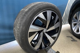 harmaa Volkswagen ID.4 2022 kuva 13.