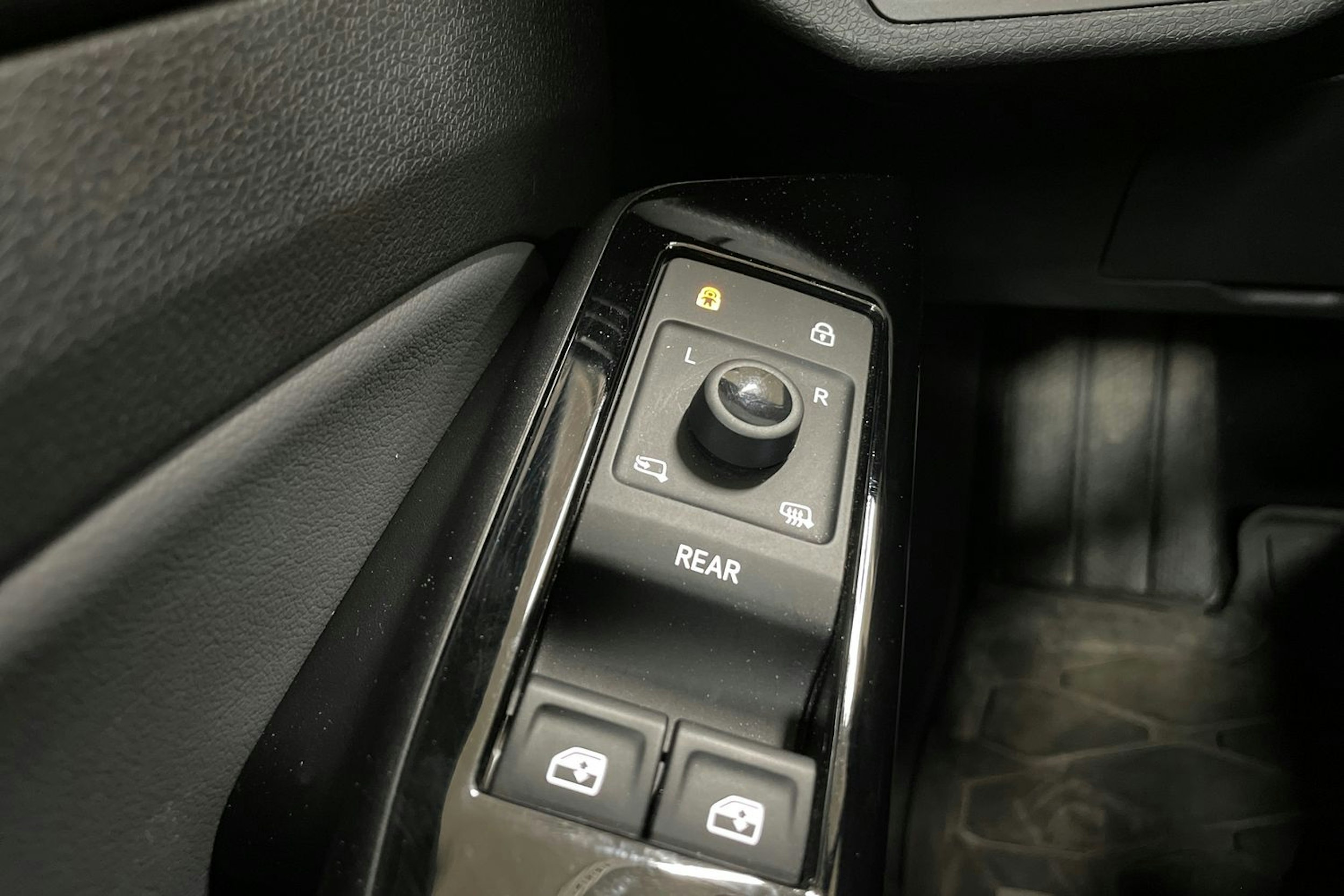 harmaa Volkswagen ID.4 2022 kuva 25.