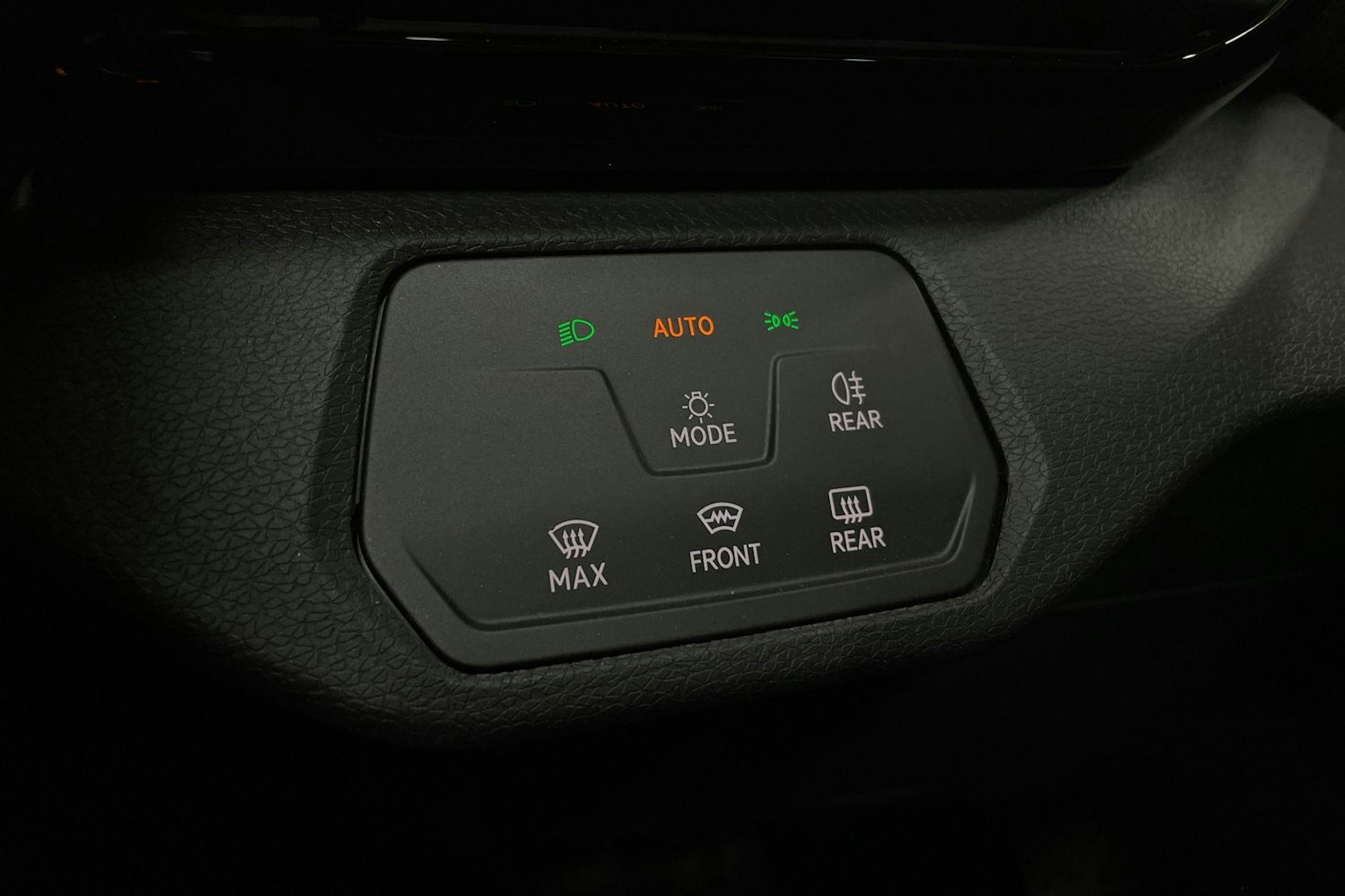 harmaa Volkswagen ID.4 2022 kuva 26.