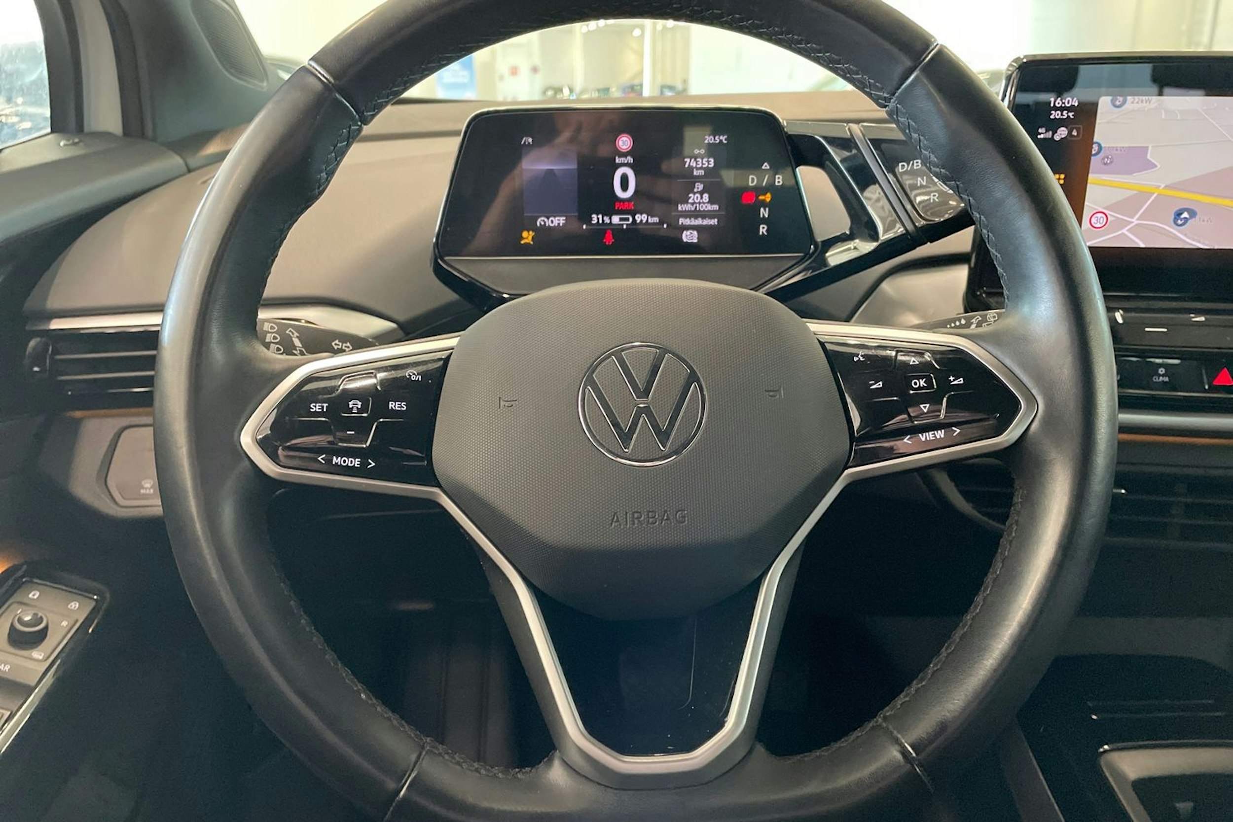 valkoinen Volkswagen ID.4 2022 kuva 15.