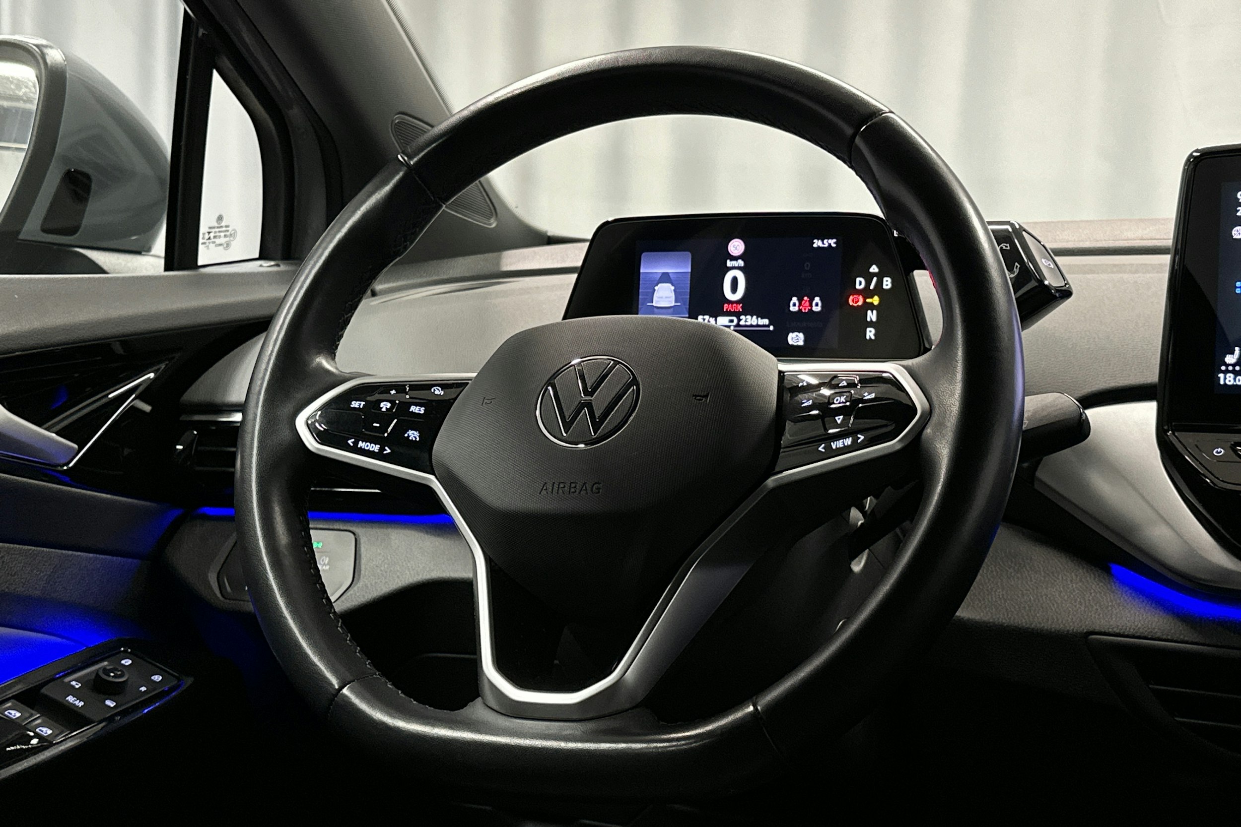 harmaa Volkswagen ID.4 2022 kuva 17.