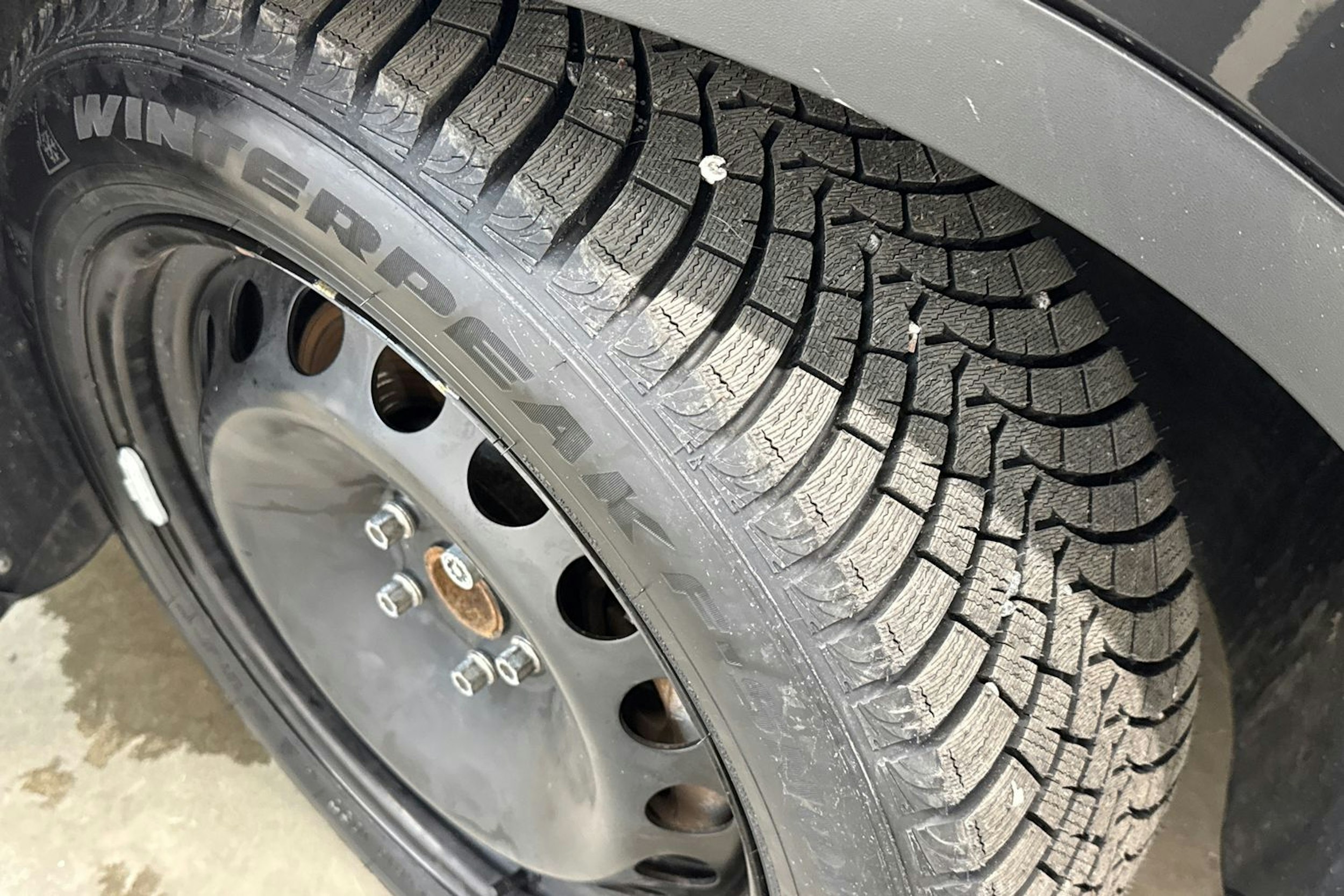 harmaa Volkswagen ID.4 2022 kuva 13.