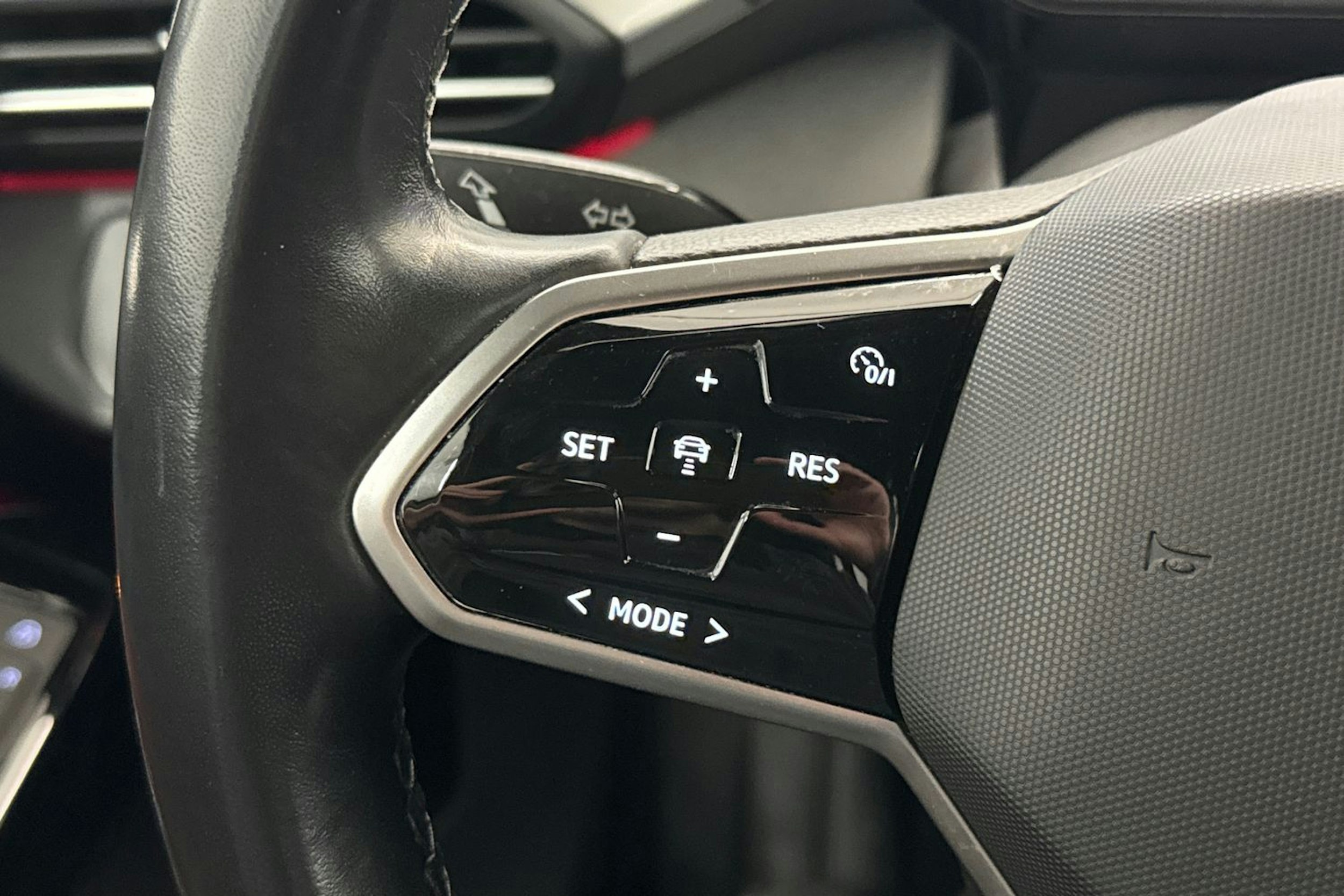 harmaa Volkswagen ID.4 2022 kuva 16.