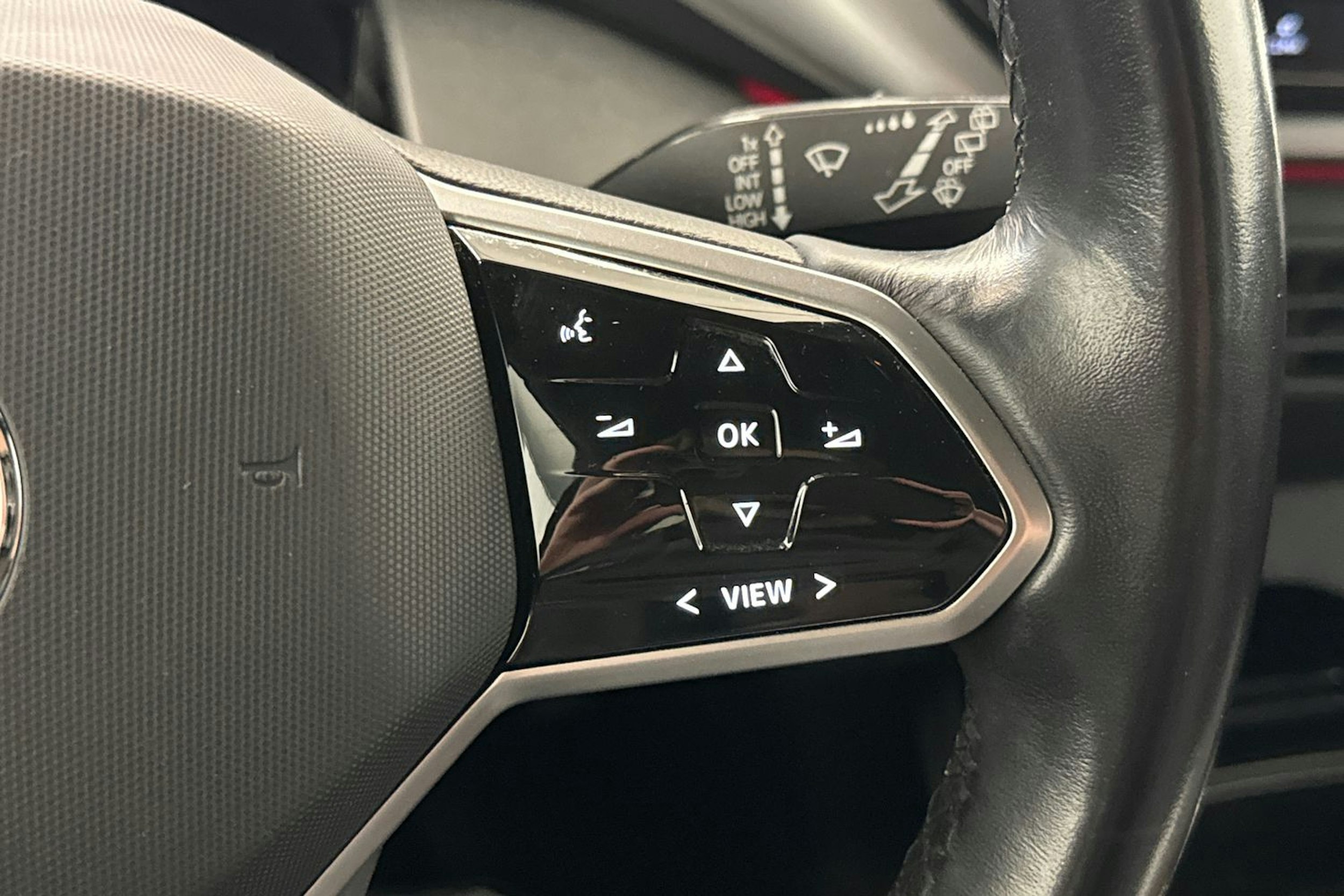 harmaa Volkswagen ID.4 2022 kuva 17.