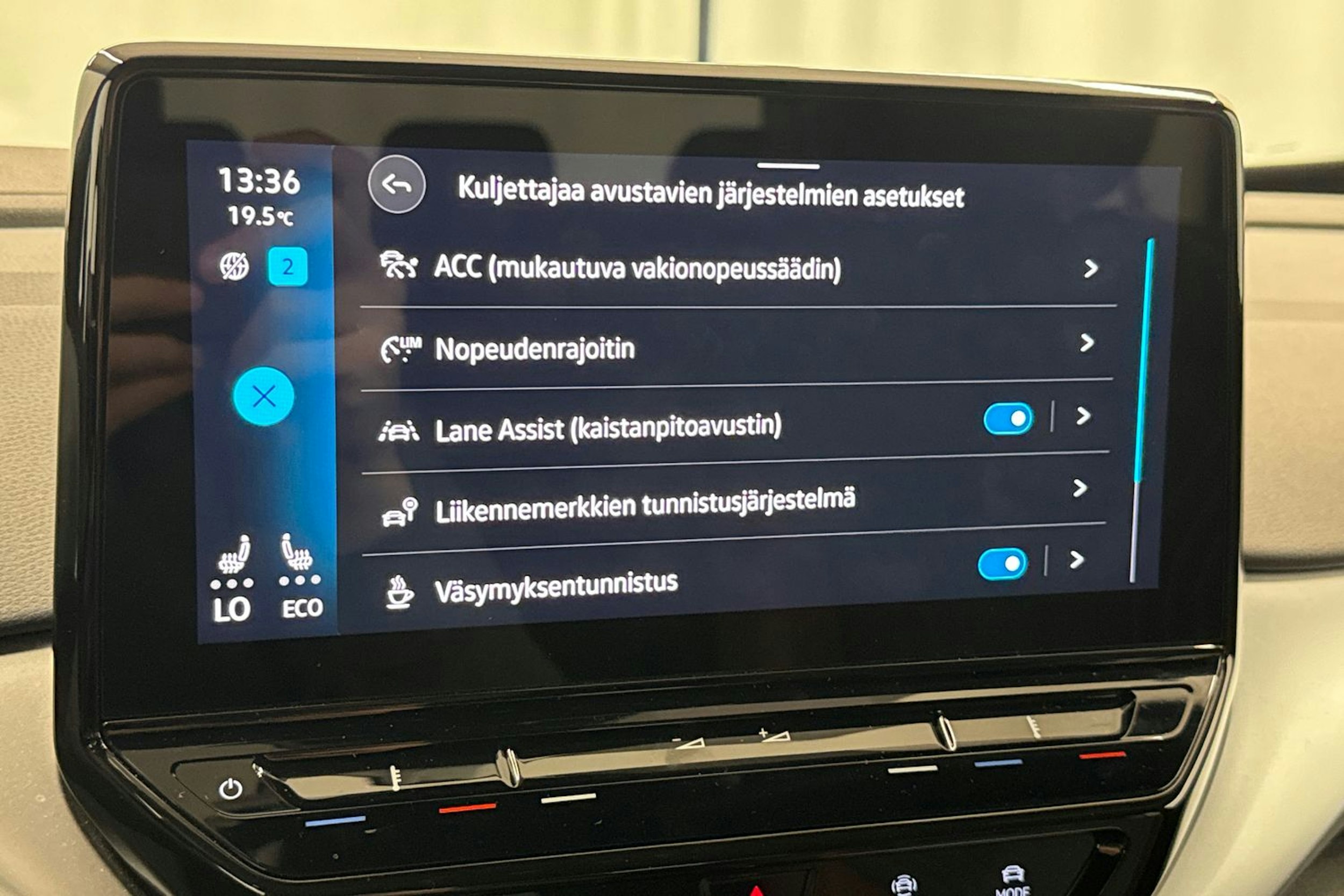 harmaa Volkswagen ID.4 2022 kuva 24.