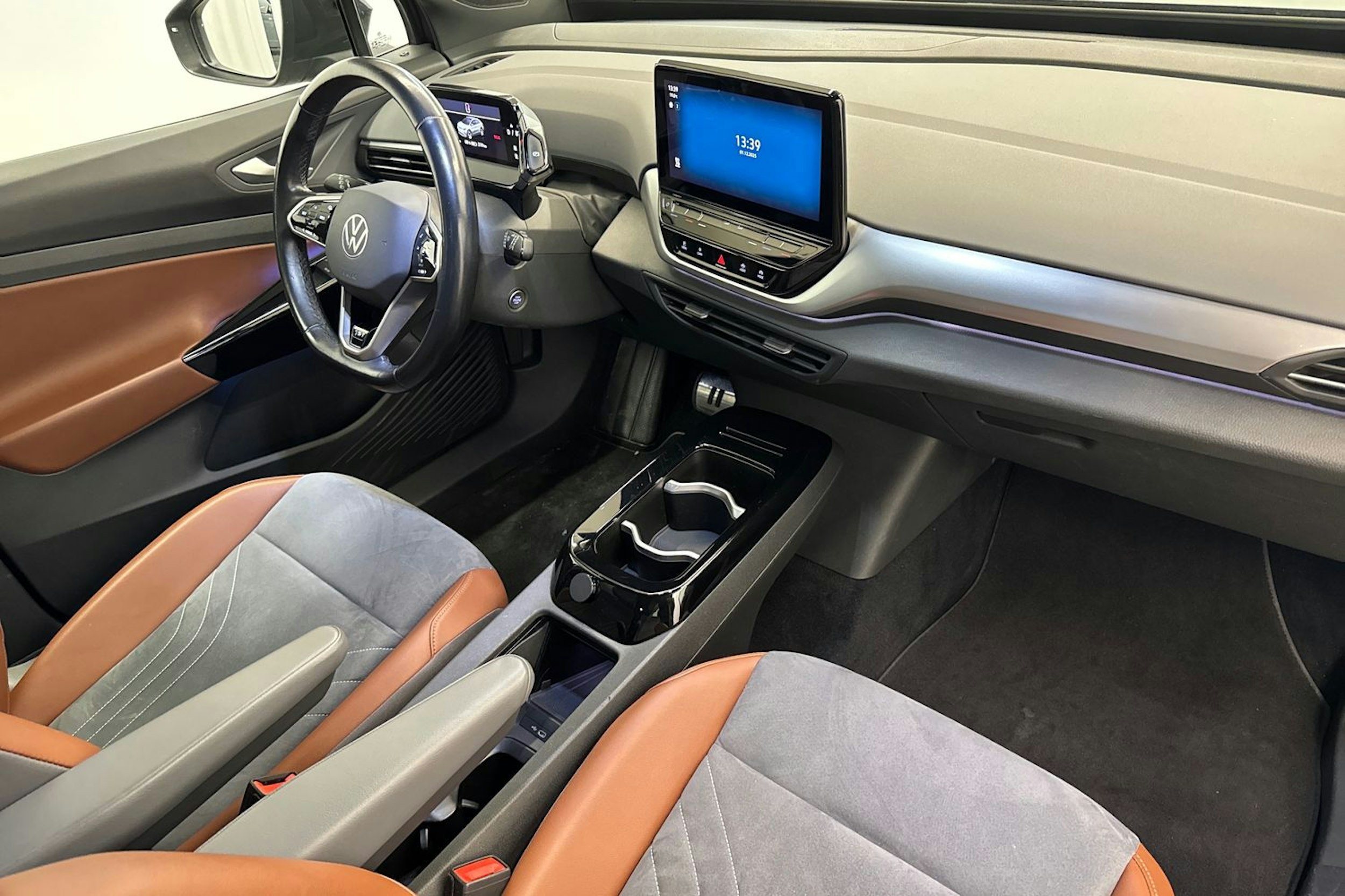 harmaa Volkswagen ID.4 2022 kuva 27.