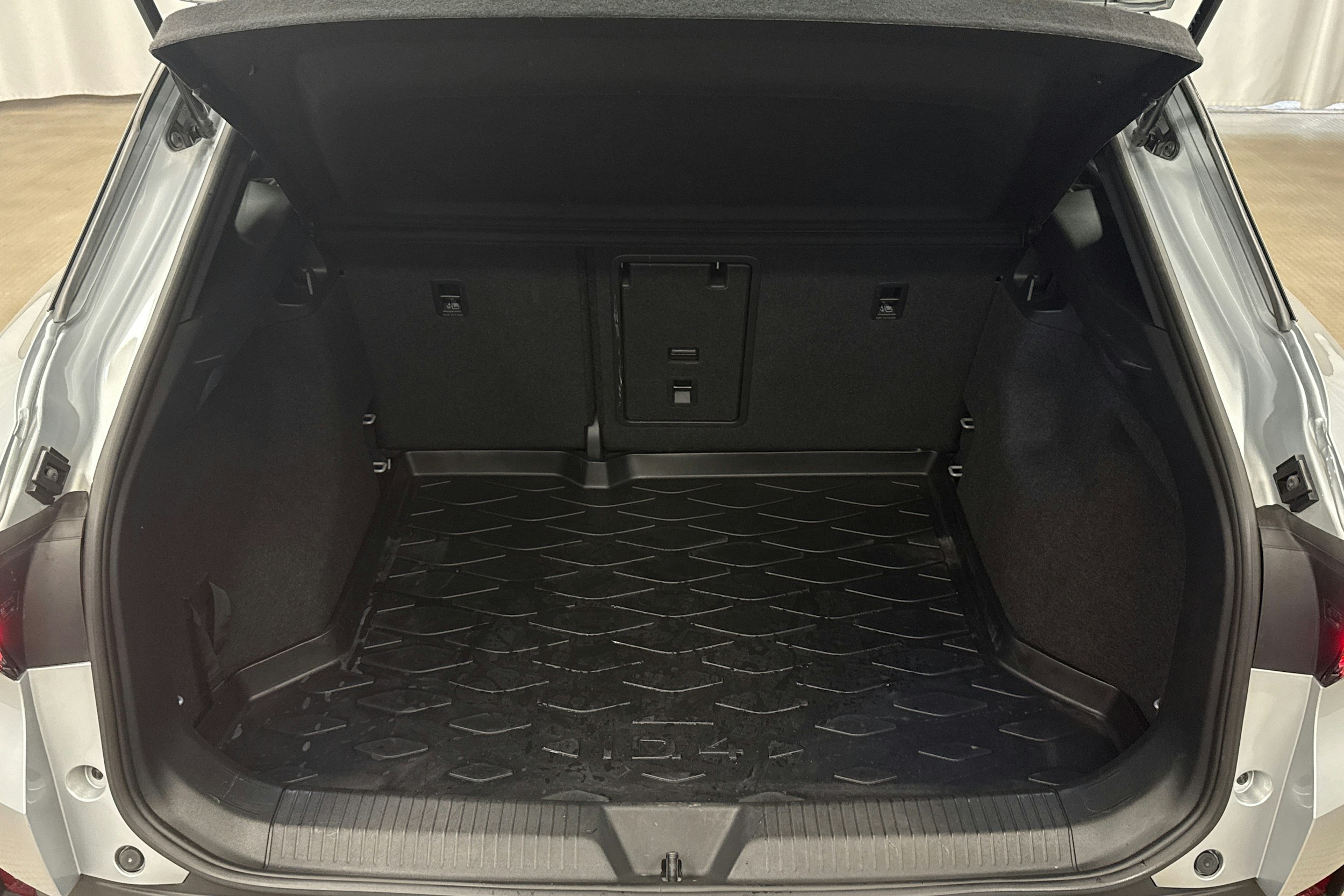 hopea Volkswagen ID.4 2022 kuva 24.
