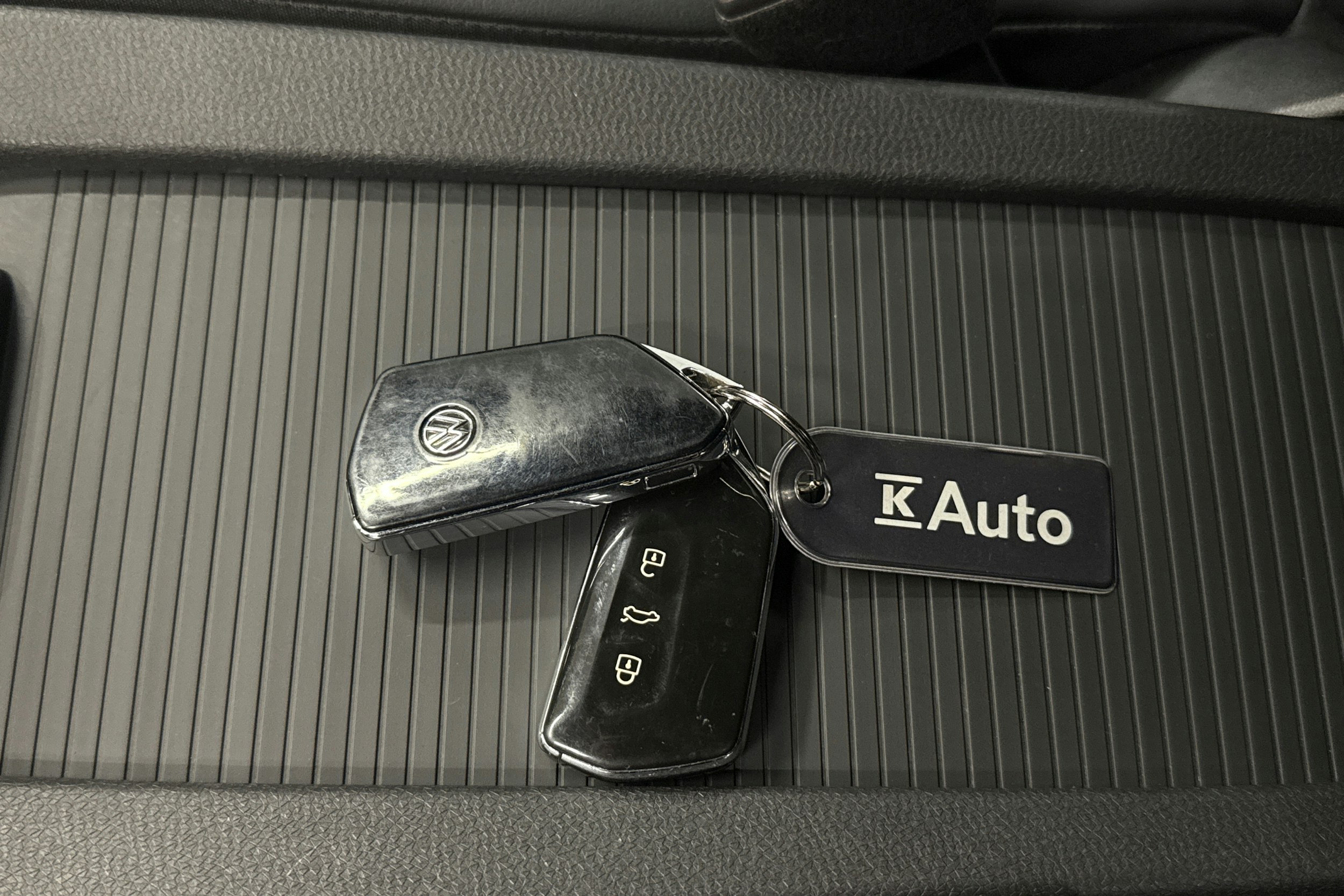 hopea Volkswagen ID.4 2022 kuva 25.