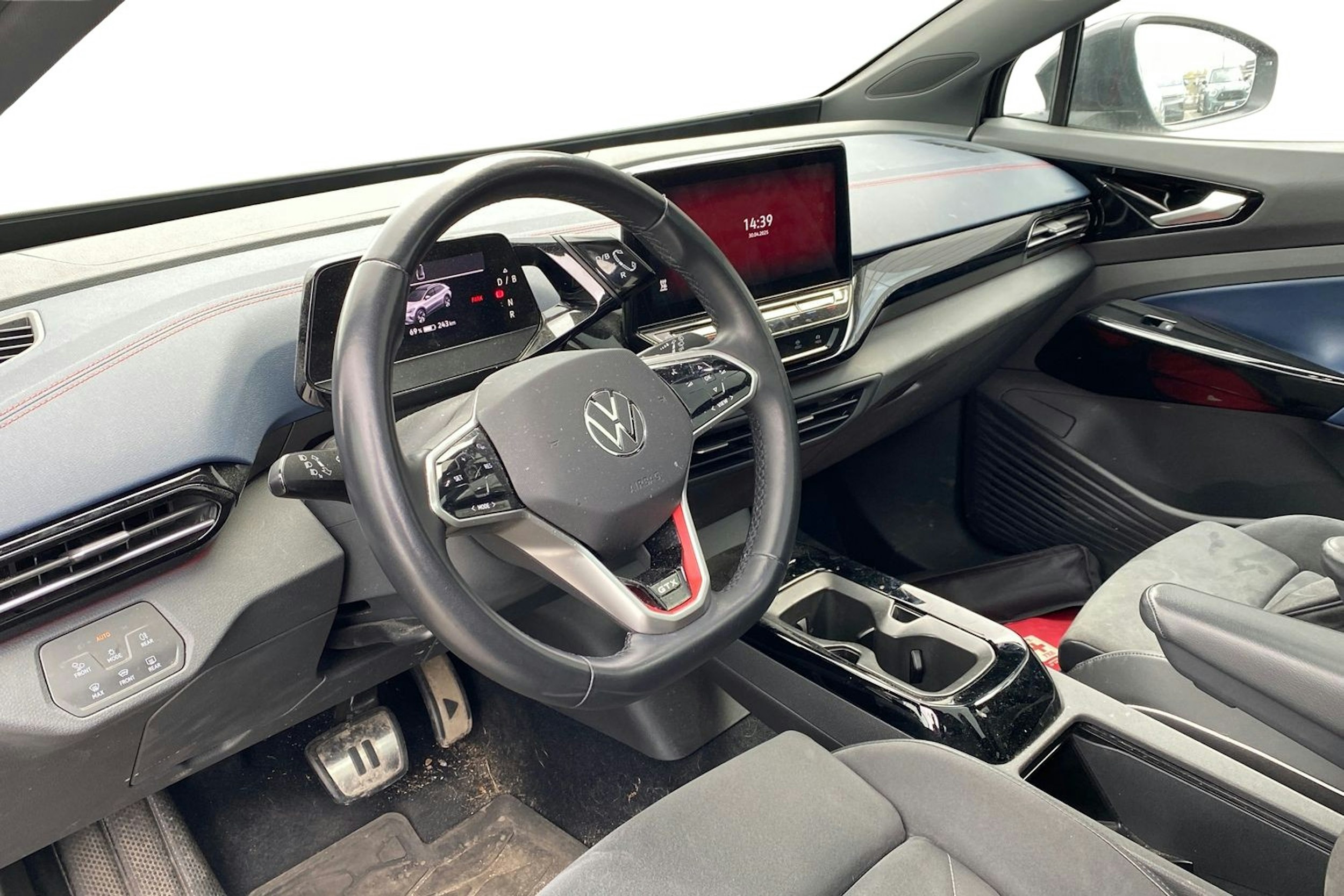 harmaa Volkswagen ID.4 2022 kuva 3.