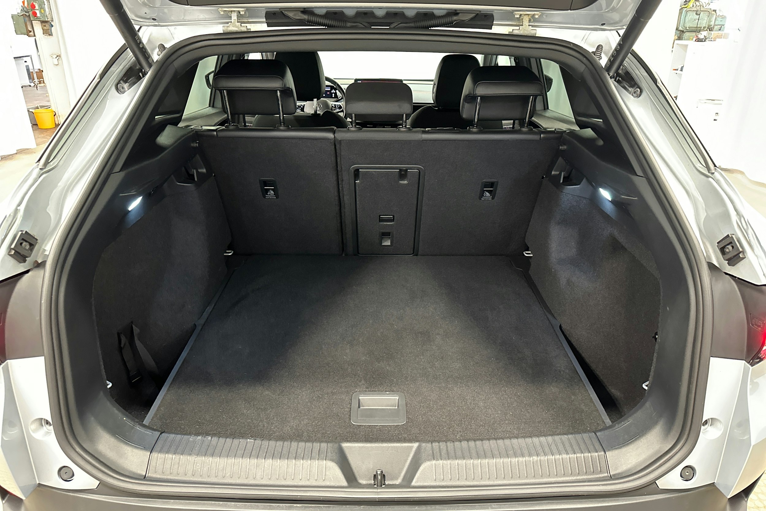 hopea Volkswagen ID.4 2022 kuva 23.