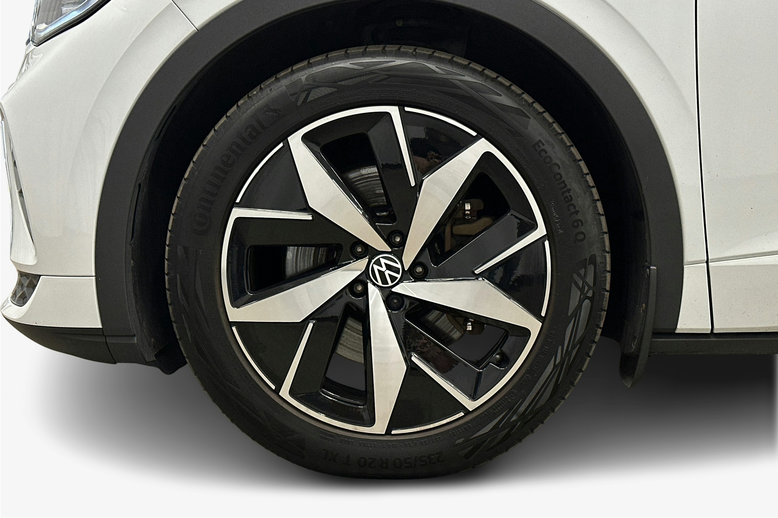 valkoinen Volkswagen ID.4 2022 kuva 11.