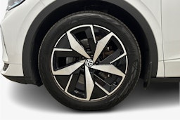 valkoinen Volkswagen ID.4 2022 kuva 11.