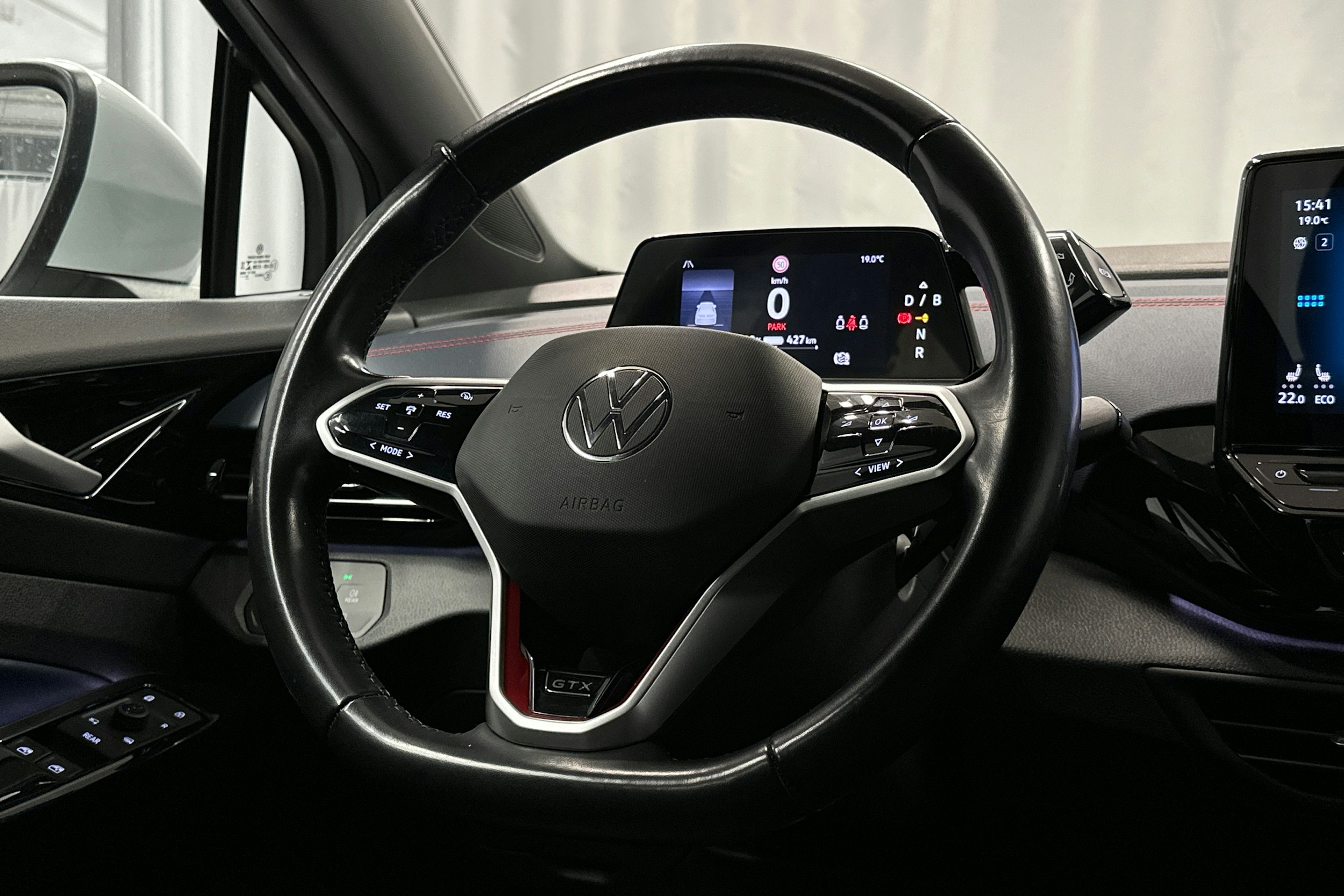 valkoinen Volkswagen ID.4 2022 kuva 17.