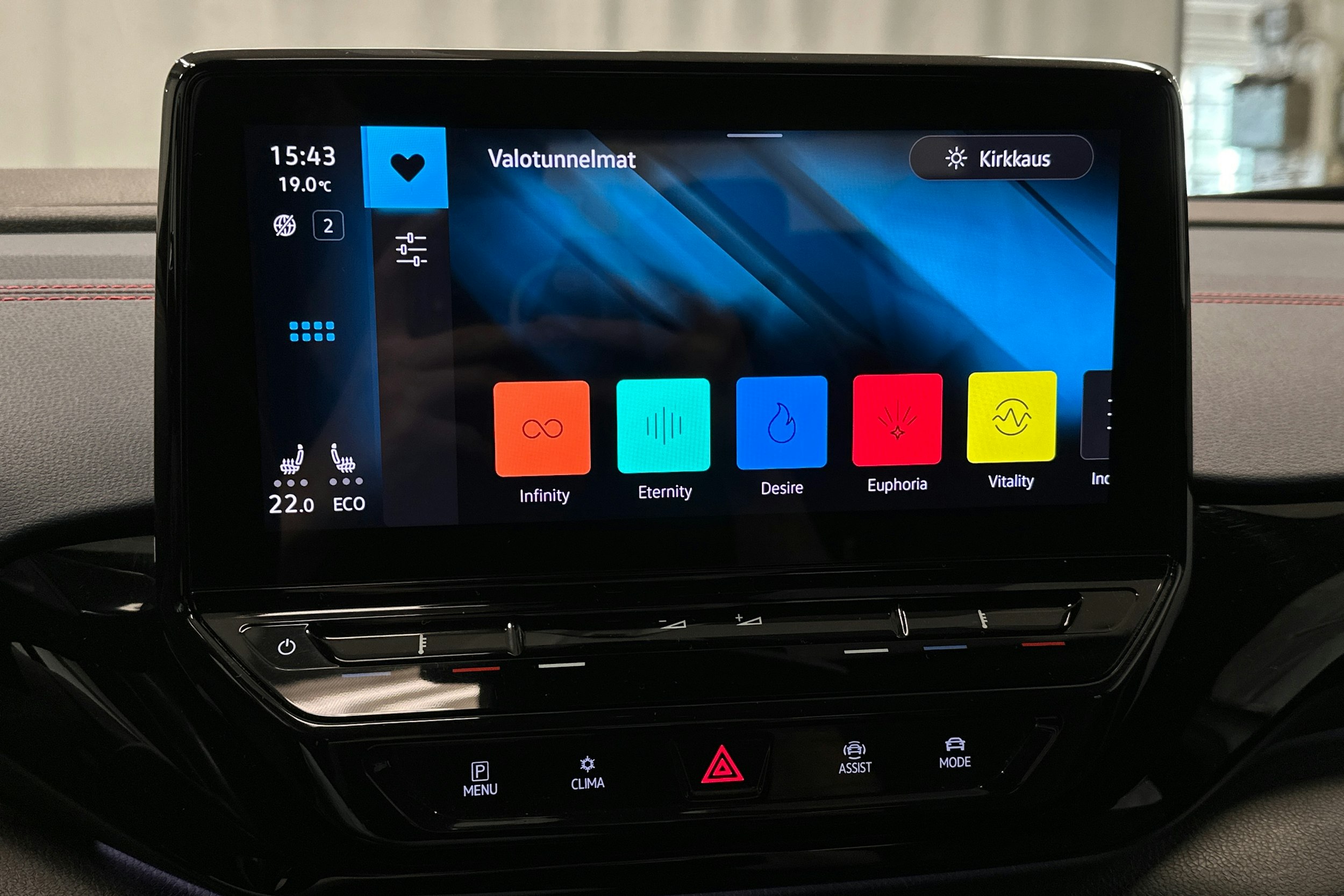 valkoinen Volkswagen ID.4 2022 kuva 23.