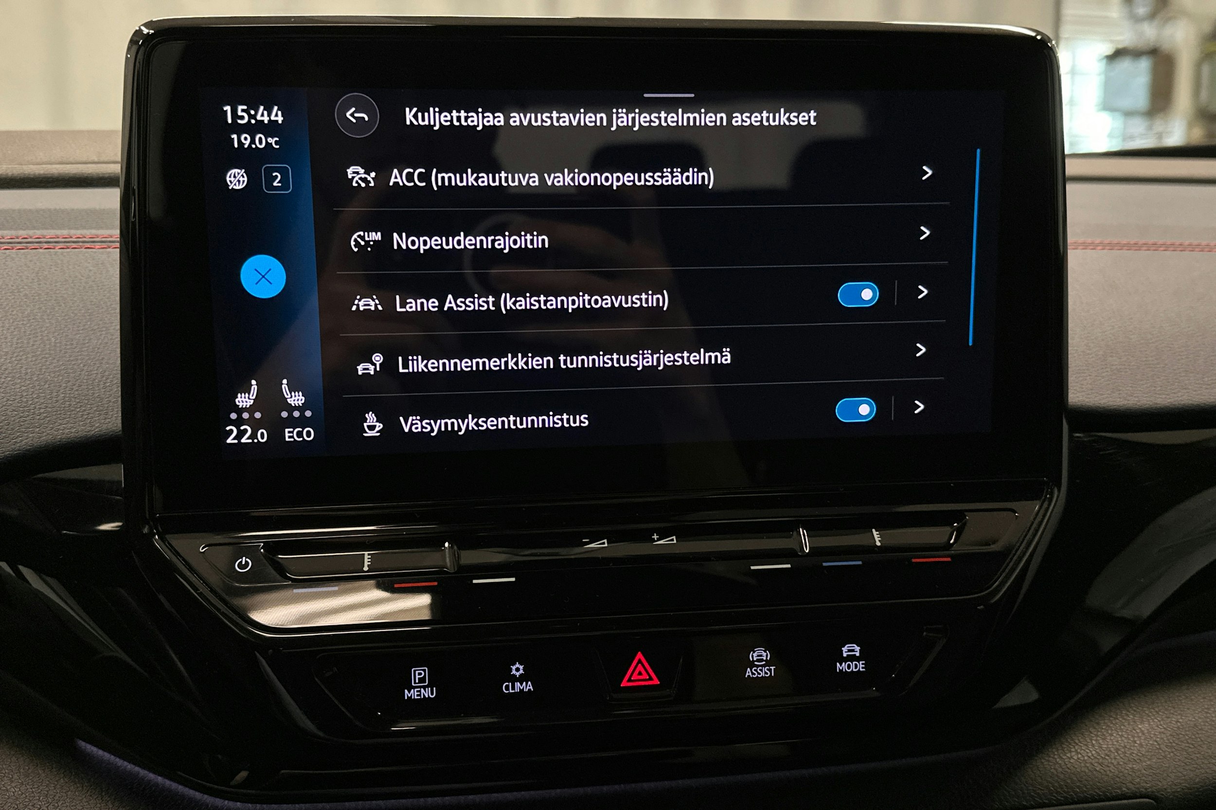 valkoinen Volkswagen ID.4 2022 kuva 25.