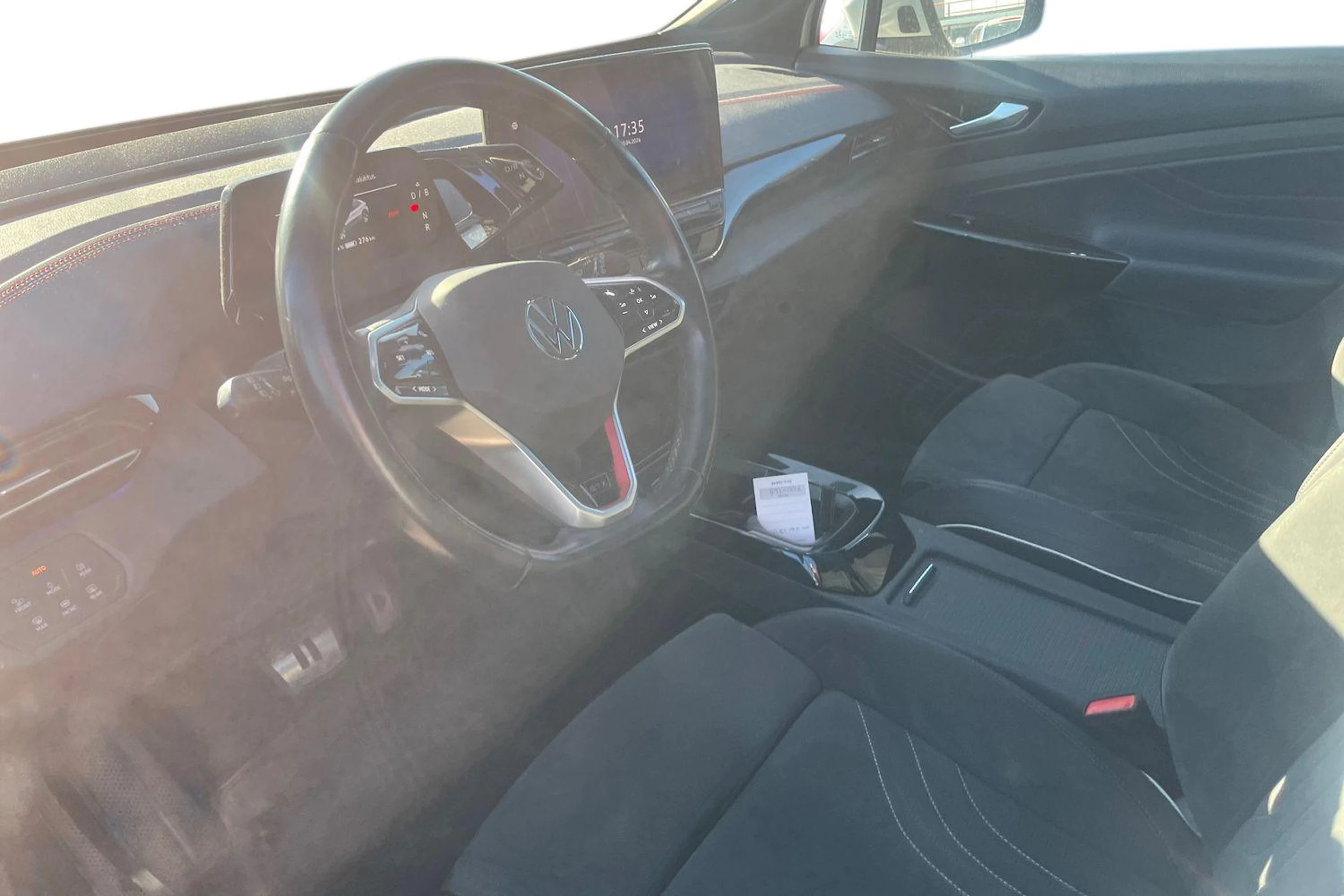 valkoinen Volkswagen ID.4 2022 kuva 3.