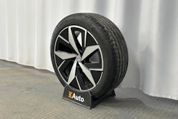 valkoinen Volkswagen ID.4 2022 kuva 10.