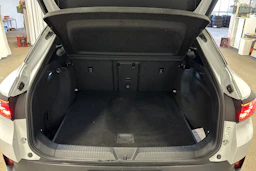 valkoinen Volkswagen ID.4 2022 kuva 11.