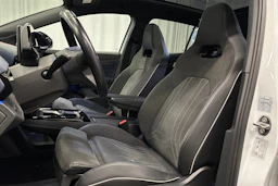 valkoinen Volkswagen ID.4 2022 kuva 14.