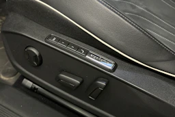 valkoinen Volkswagen ID.4 2022 kuva 15.