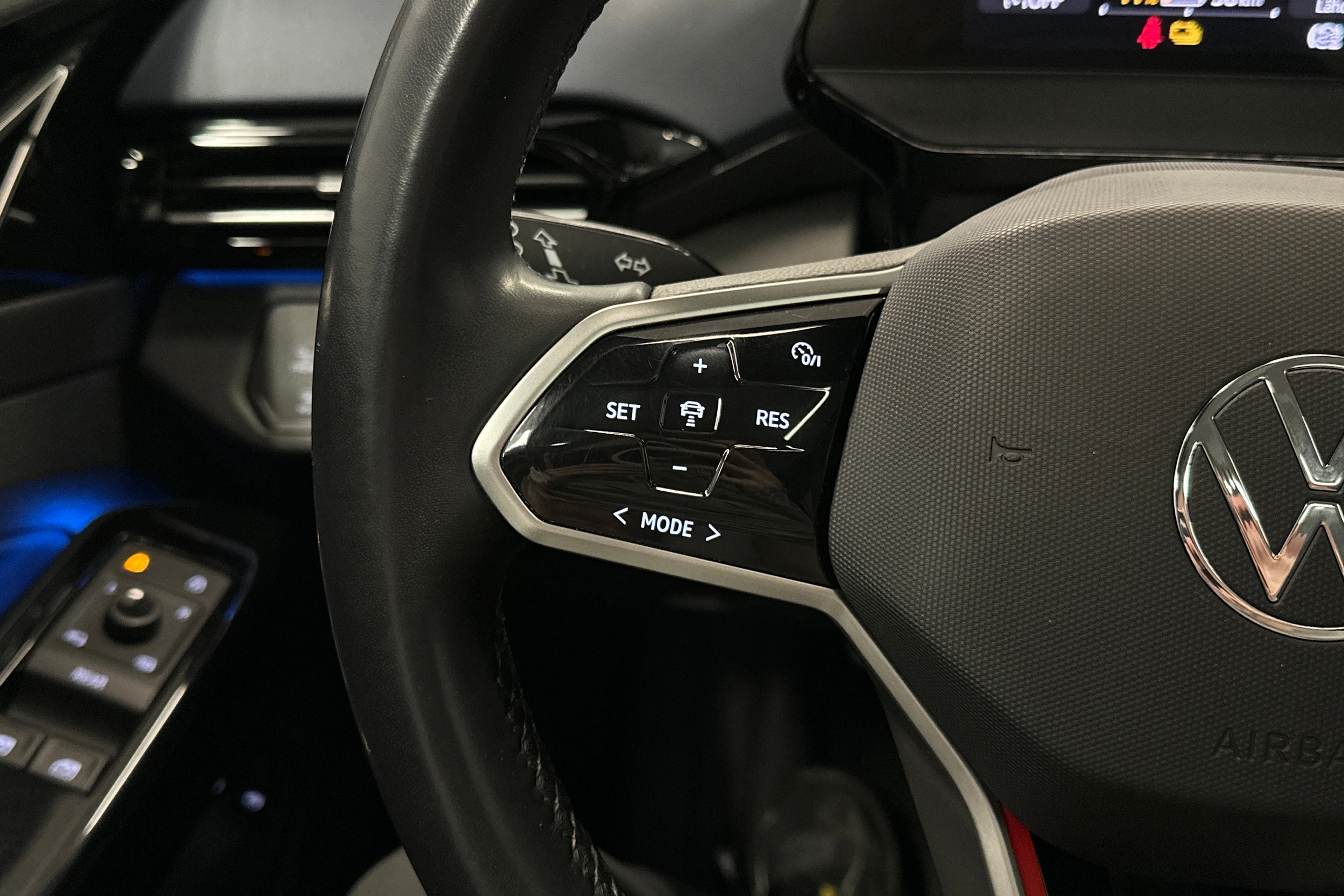 valkoinen Volkswagen ID.4 2022 kuva 17.