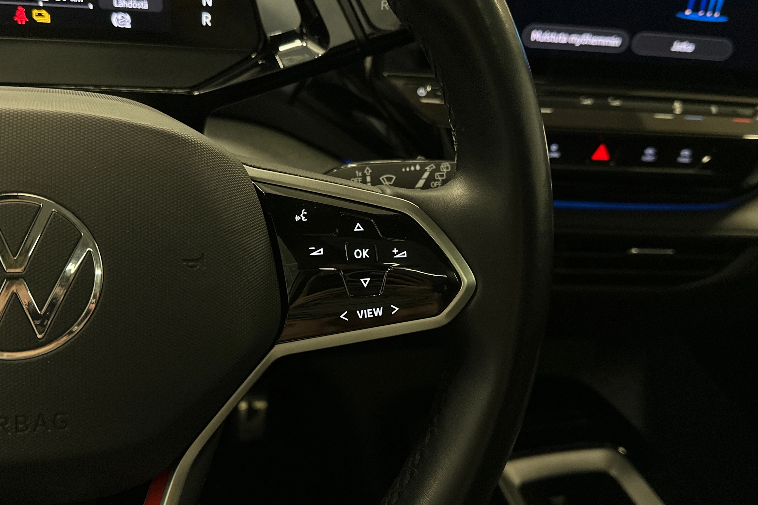 valkoinen Volkswagen ID.4 2022 kuva 18.