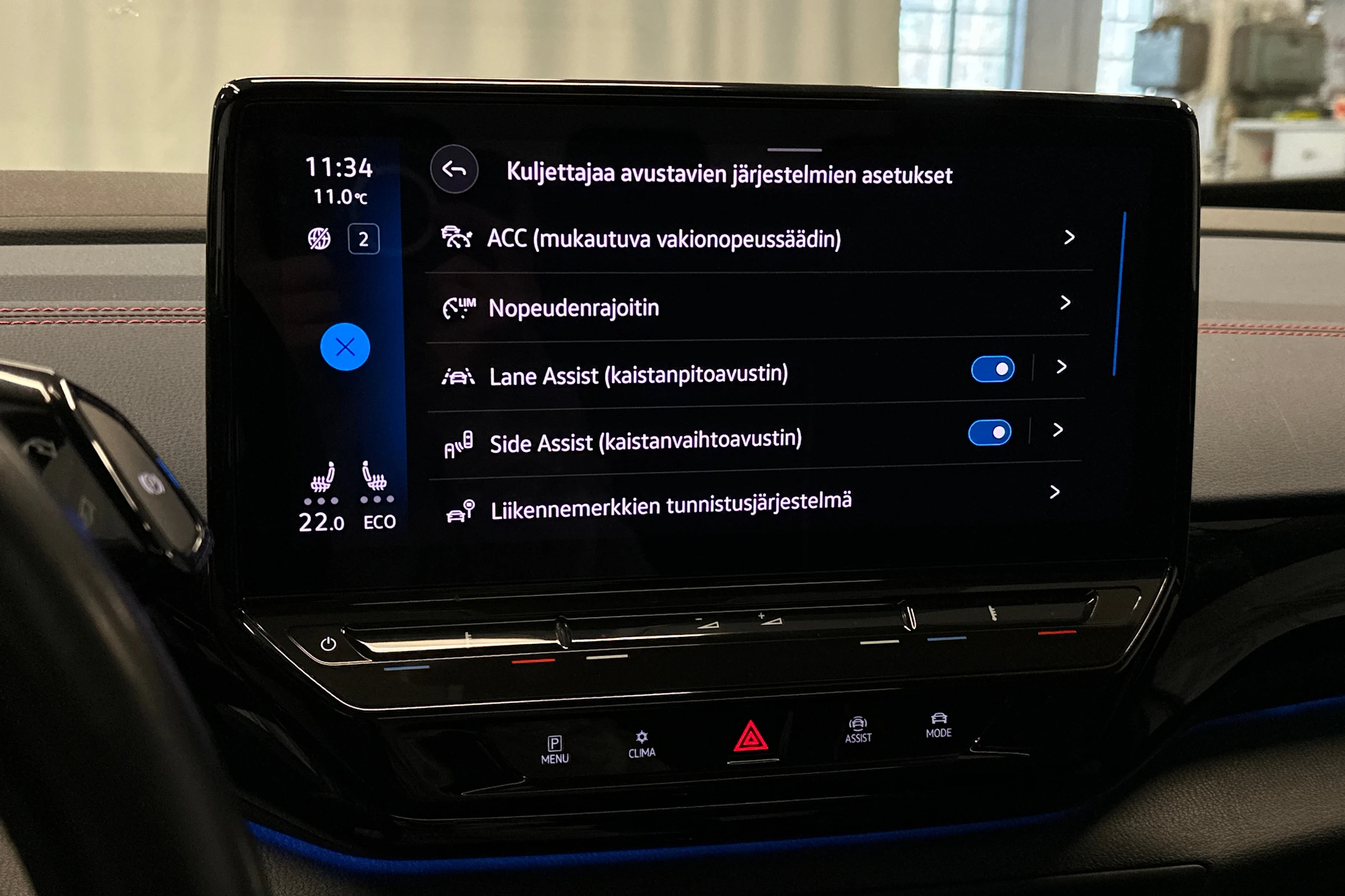 valkoinen Volkswagen ID.4 2022 kuva 22.