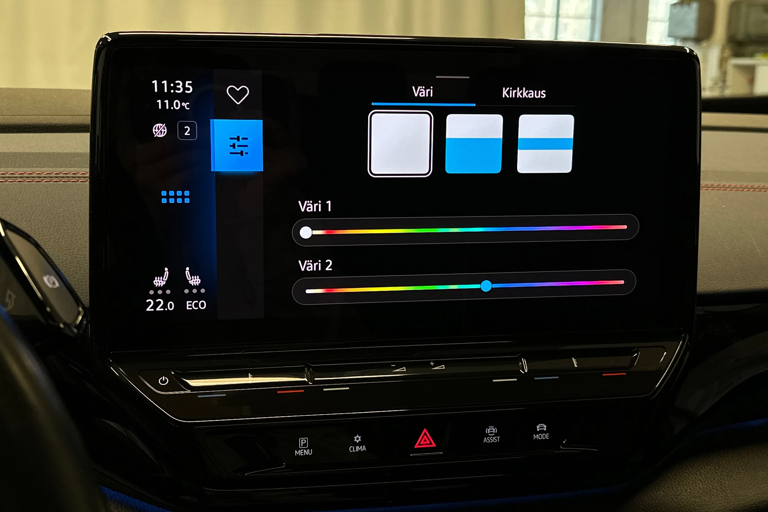 valkoinen Volkswagen ID.4 2022 kuva 24.