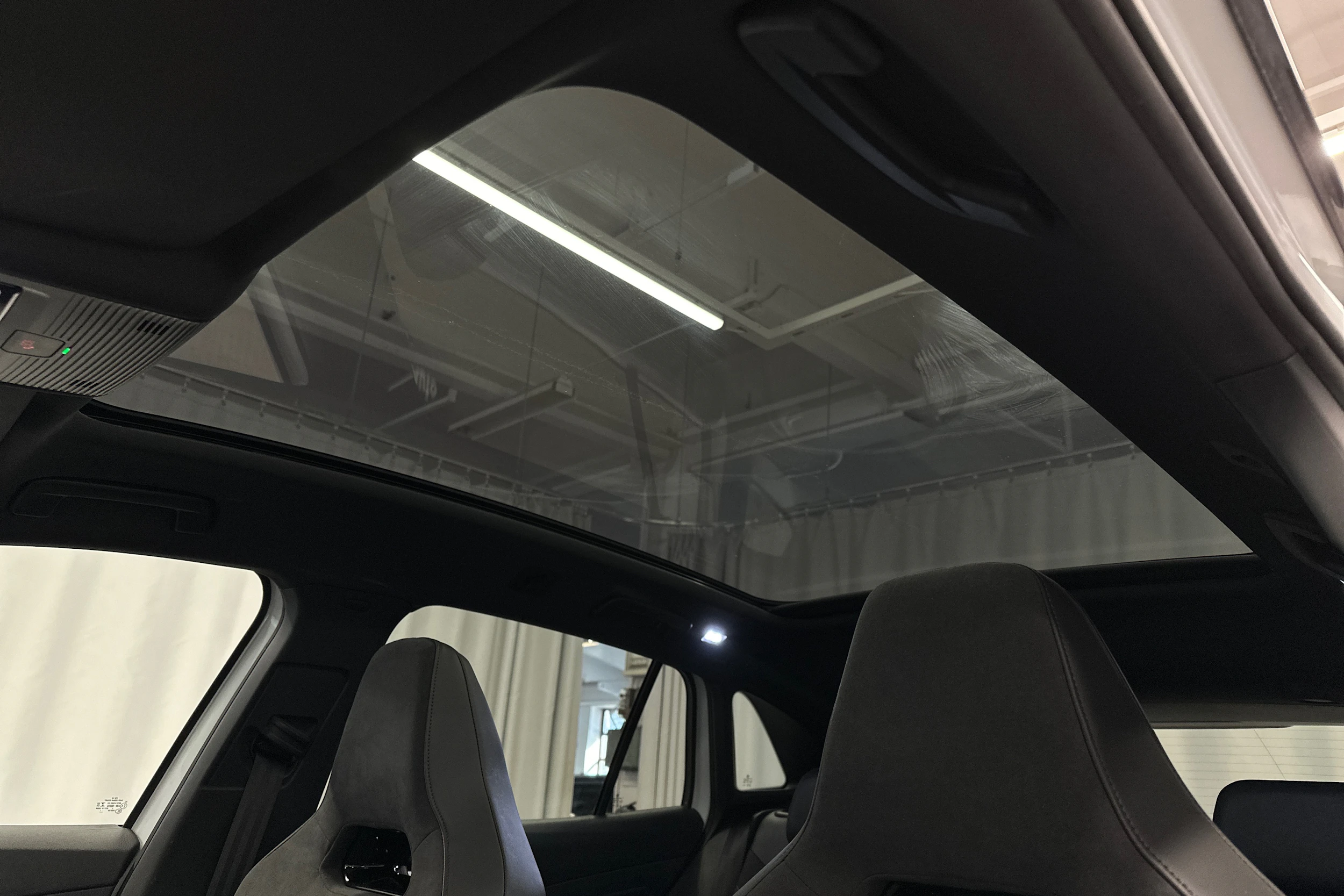 valkoinen Volkswagen ID.4 2022 kuva 31.