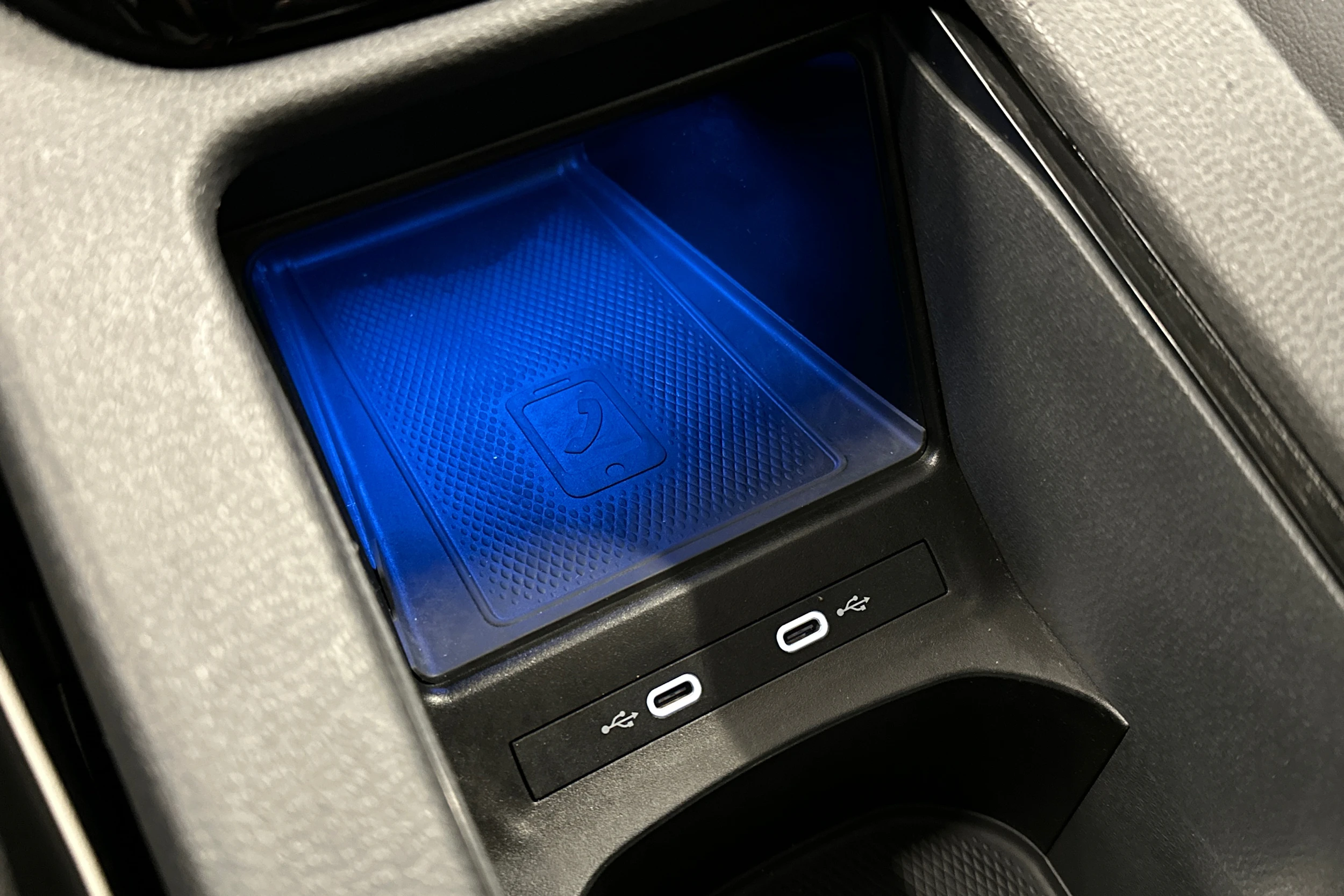 valkoinen Volkswagen ID.4 2022 kuva 33.