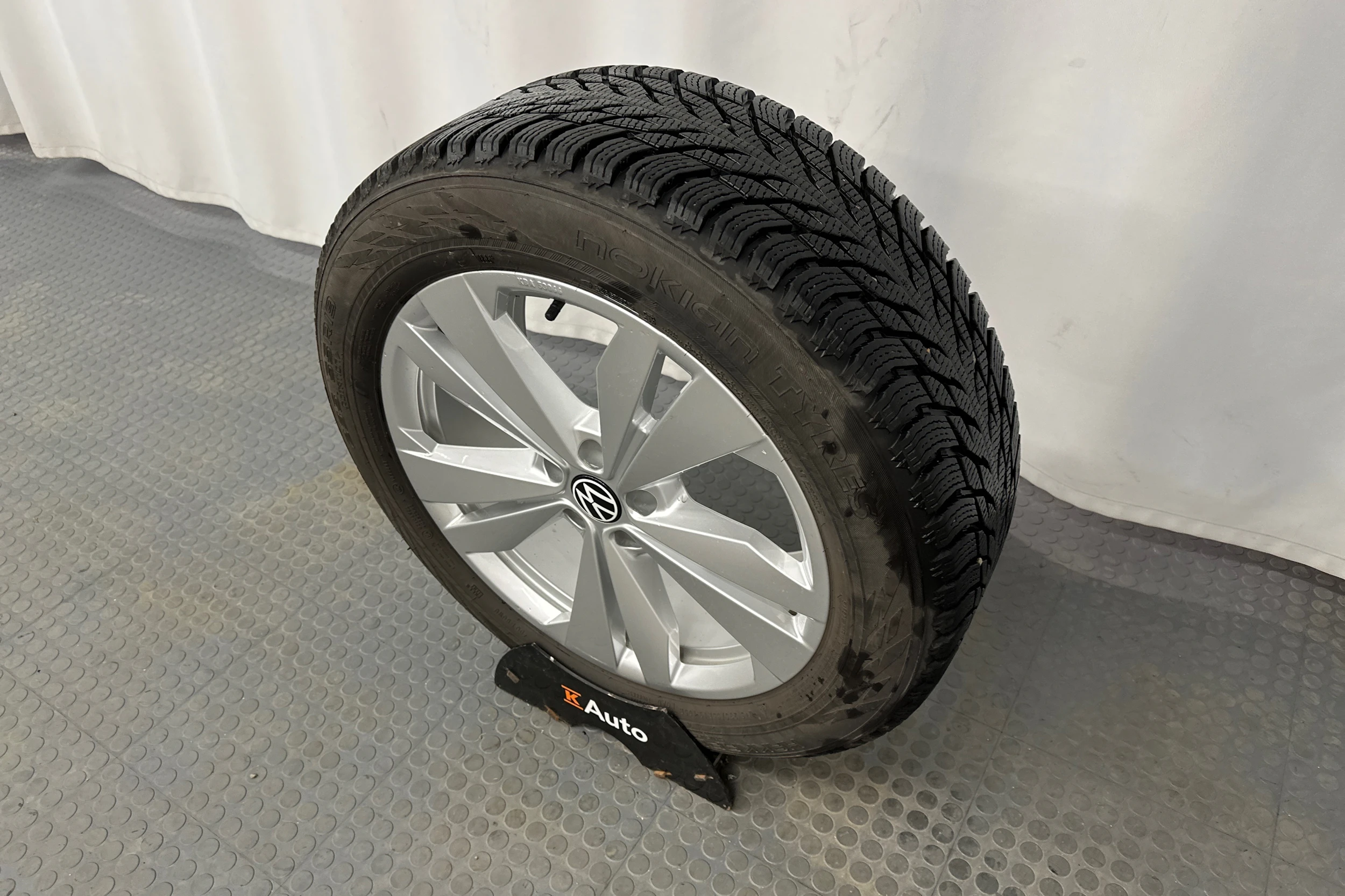 harmaa Volkswagen ID.4 2022 kuva 13.