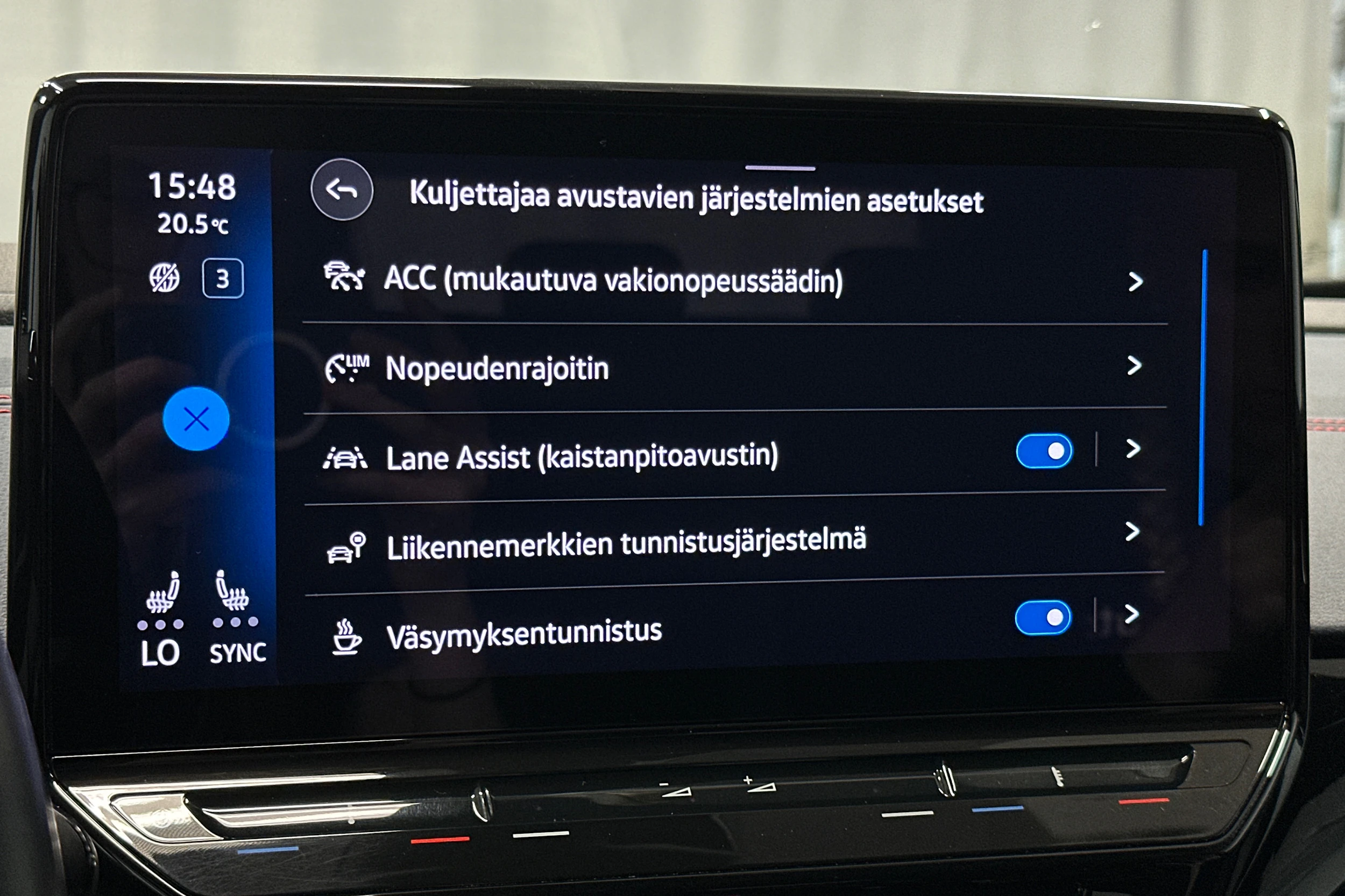 harmaa Volkswagen ID.4 2022 kuva 28.