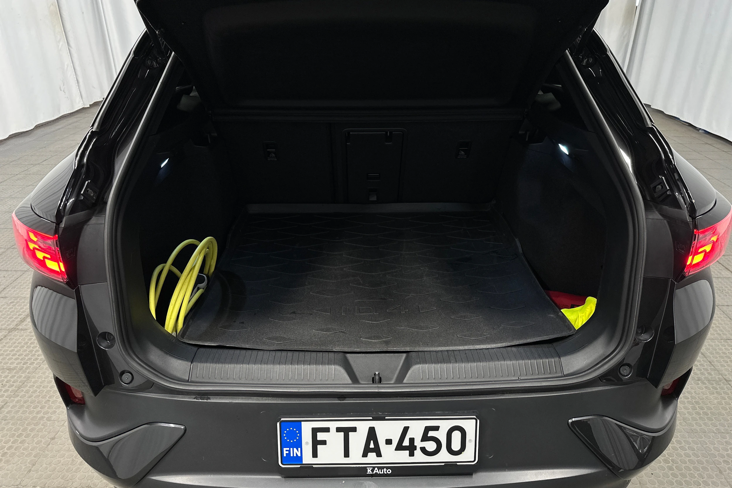 harmaa Volkswagen ID.4 2022 kuva 34.