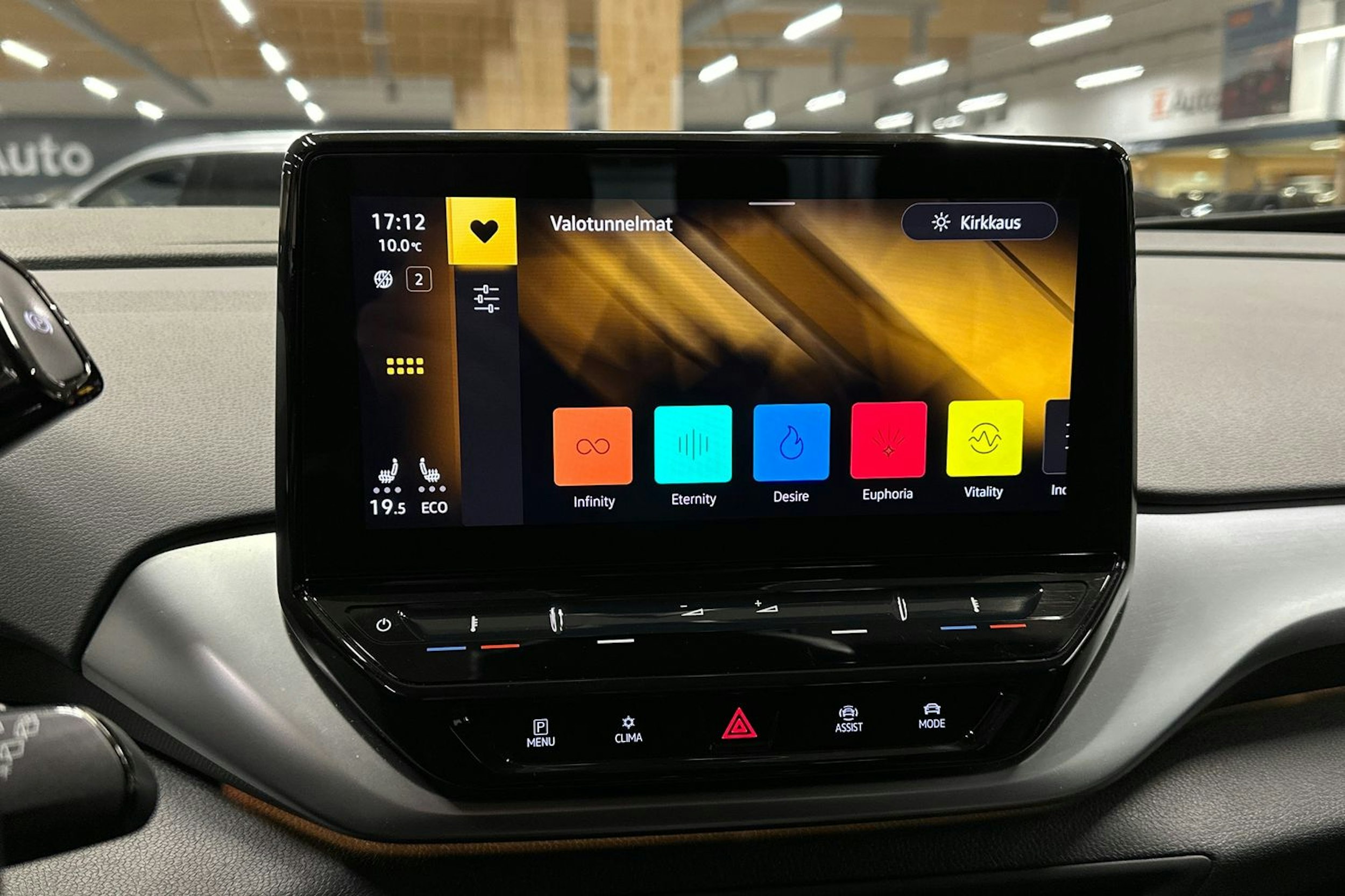 harmaa Volkswagen ID.4 2022 kuva 17.