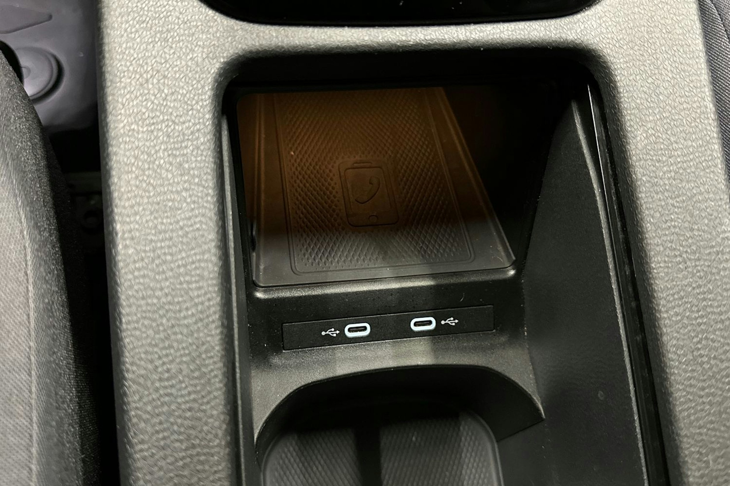 harmaa Volkswagen ID.4 2022 kuva 21.