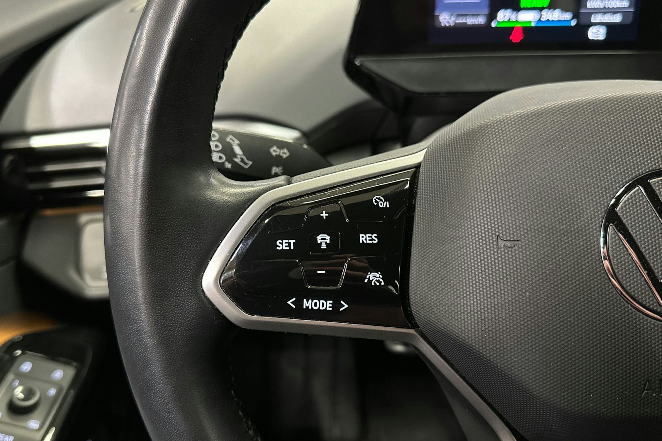 harmaa Volkswagen ID.4 2022 kuva 23.