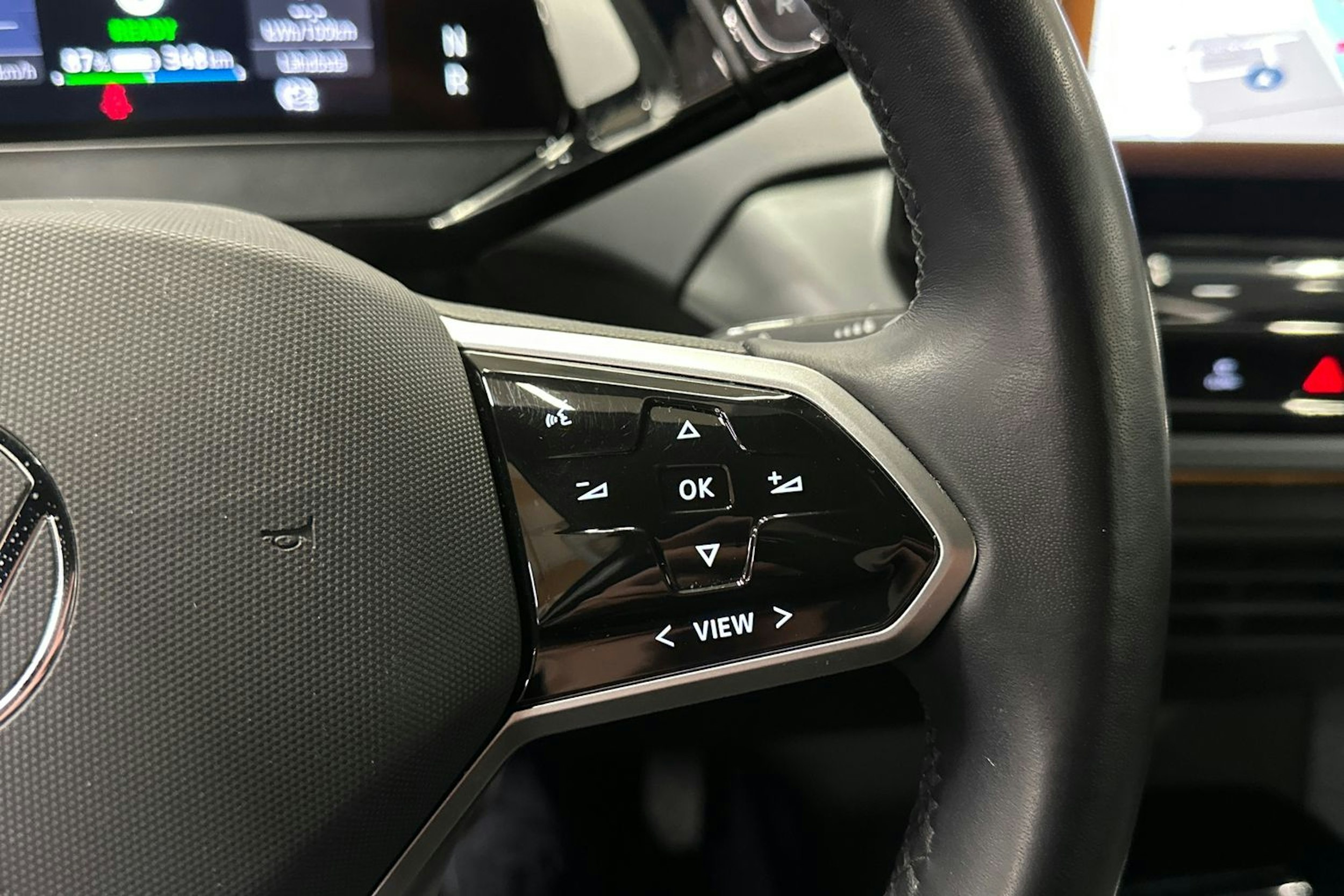 harmaa Volkswagen ID.4 2022 kuva 24.