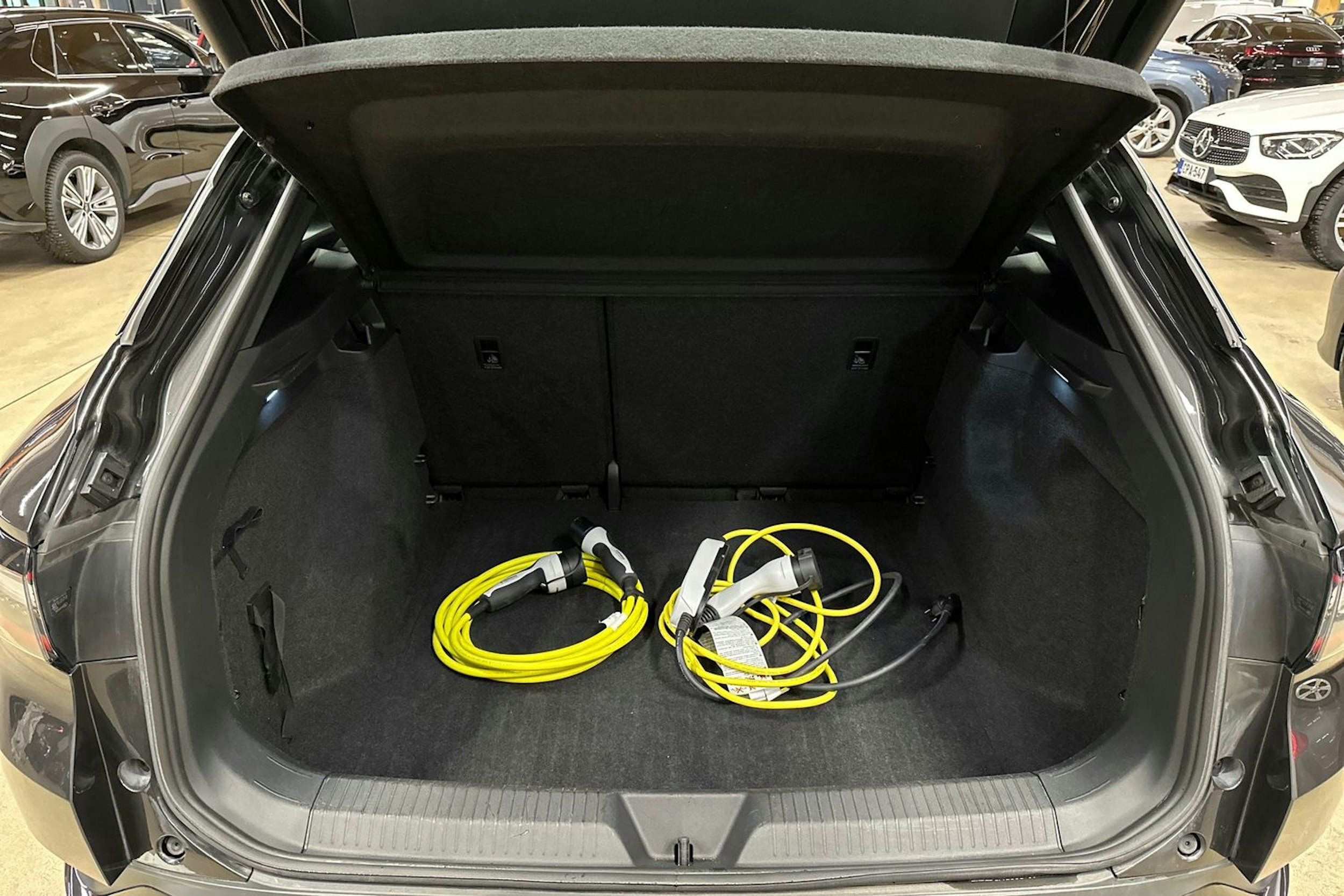 harmaa Volkswagen ID.4 2022 kuva 26.