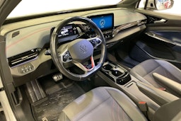 Valkoinen Volkswagen ID.4 2022 kuva 7.