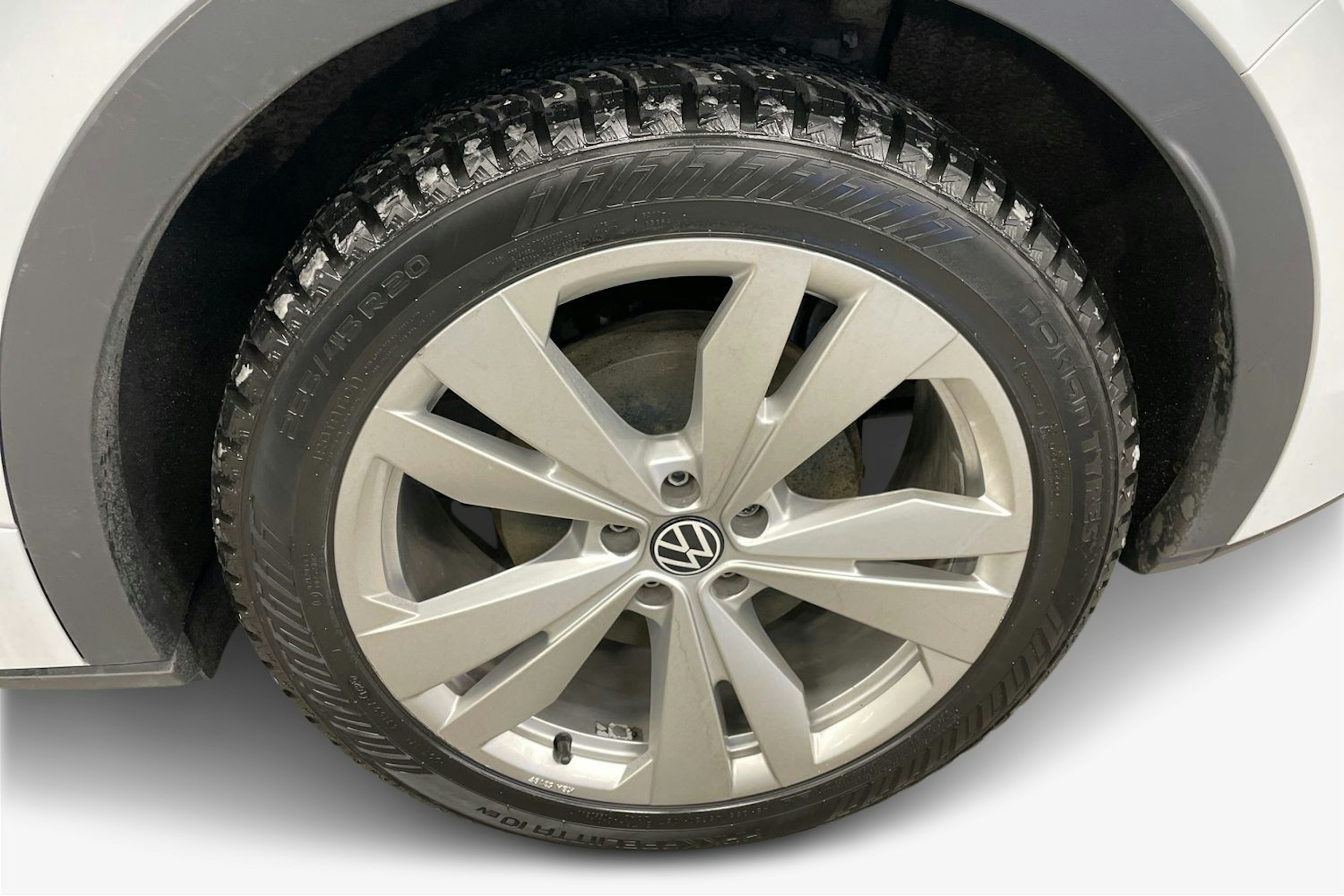 Valkoinen Volkswagen ID.4 2022 kuva 11.