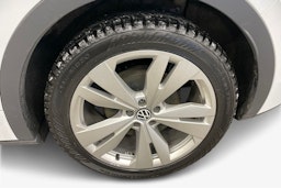 Valkoinen Volkswagen ID.4 2022 kuva 11.