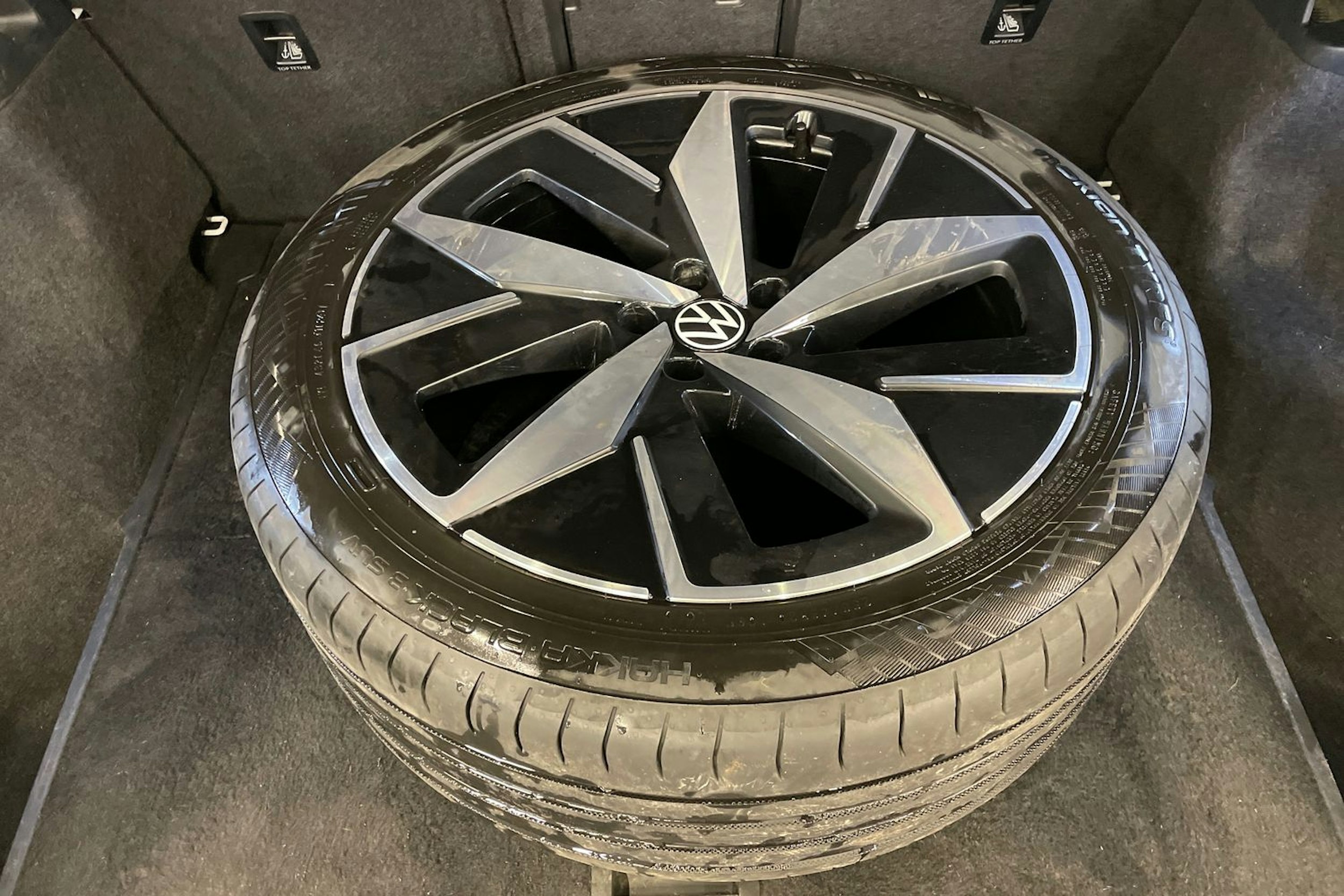 Valkoinen Volkswagen ID.4 2022 kuva 13.