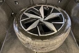 Valkoinen Volkswagen ID.4 2022 kuva 13.