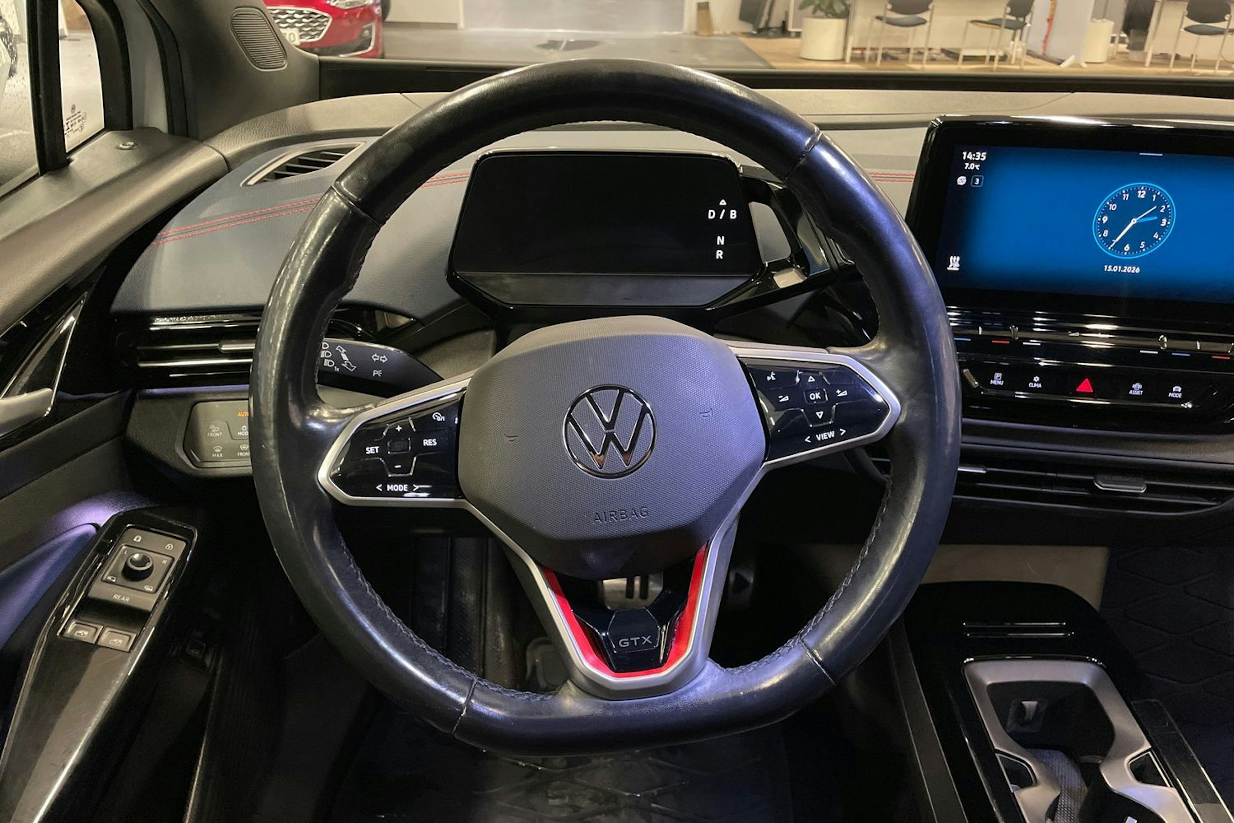 Valkoinen Volkswagen ID.4 2022 kuva 14.