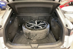 Valkoinen Volkswagen ID.4 2022 kuva 16.