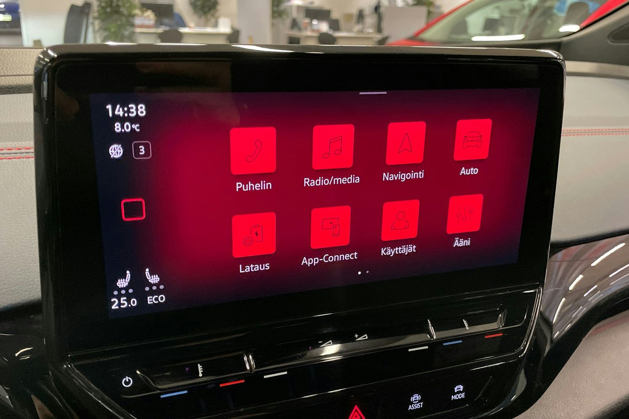 Valkoinen Volkswagen ID.4 2022 kuva 22.