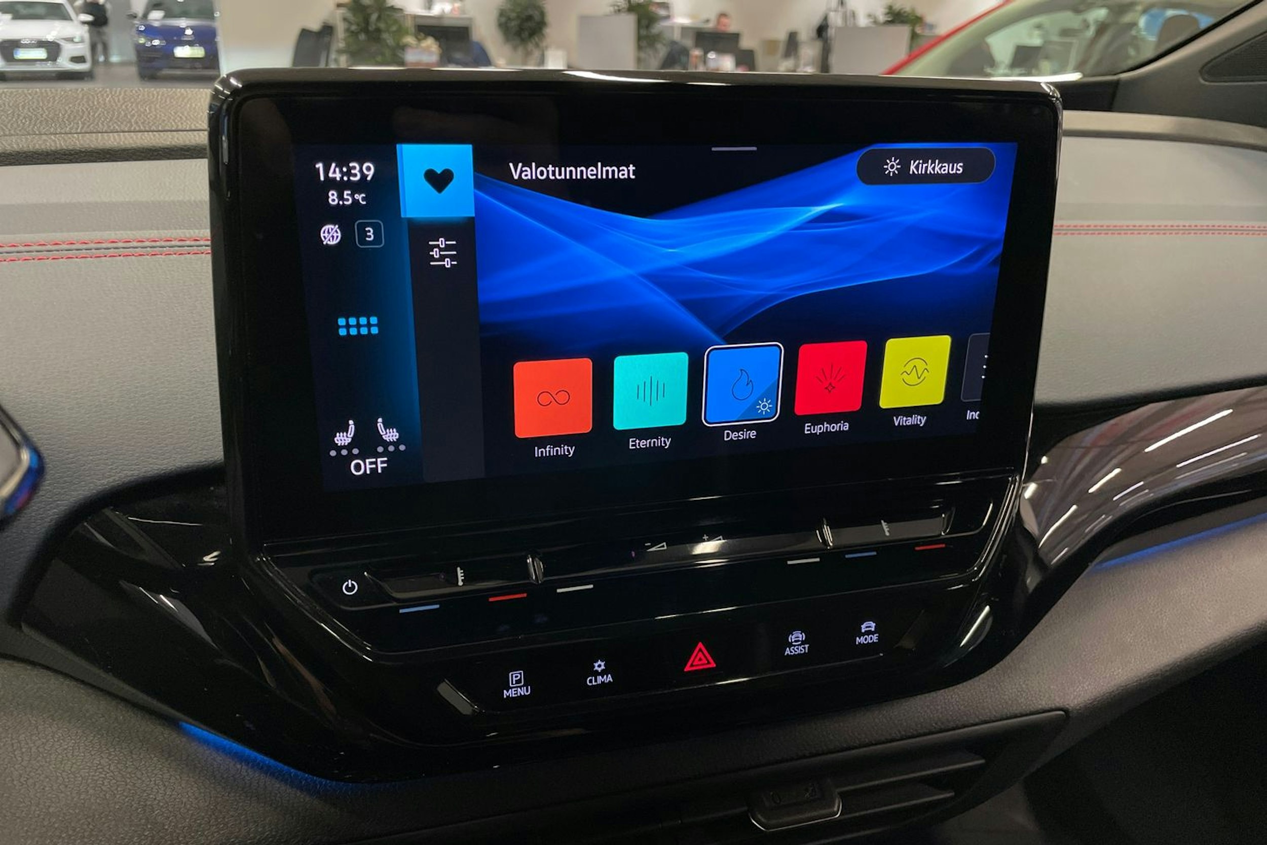 Valkoinen Volkswagen ID.4 2022 kuva 24.