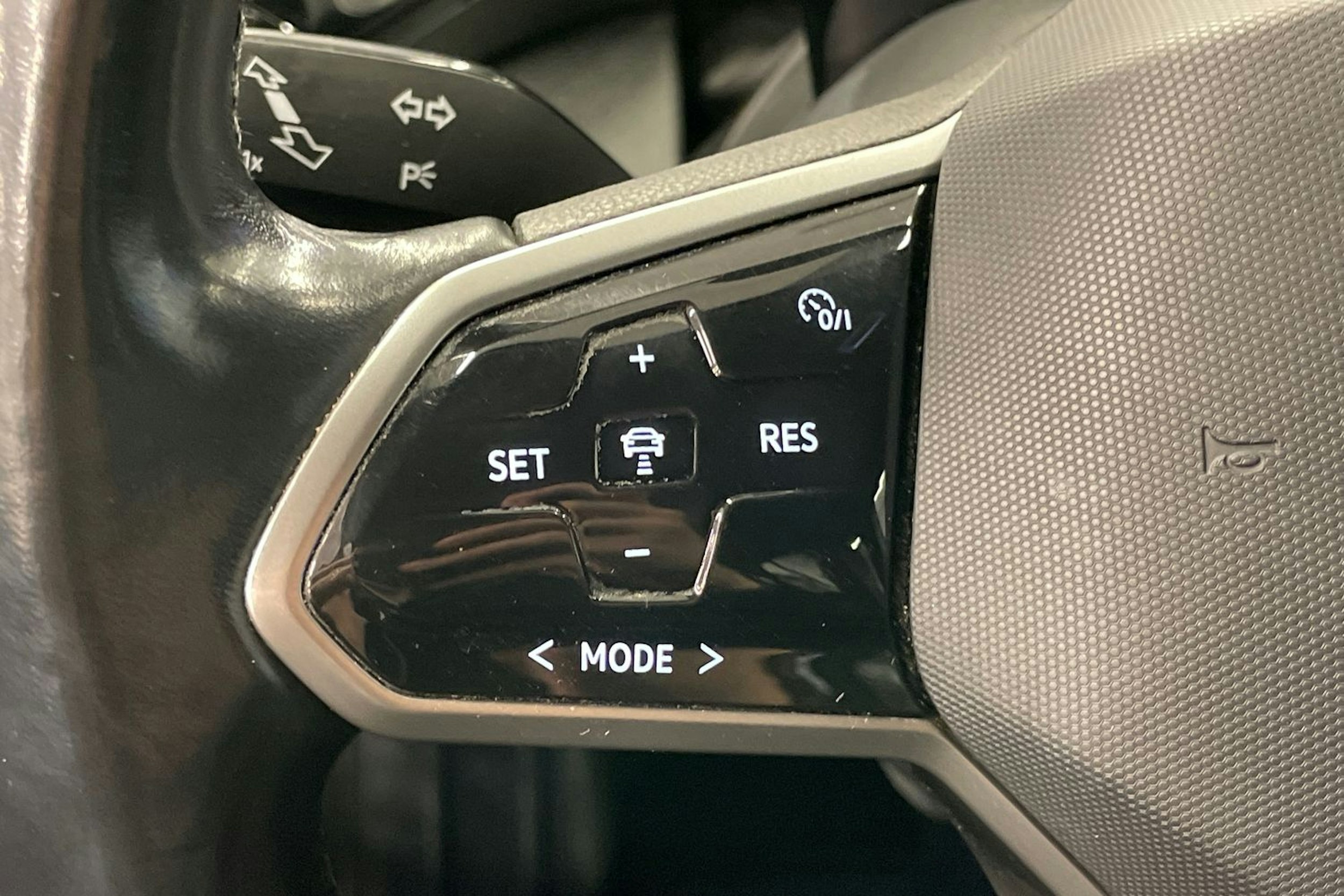 Valkoinen Volkswagen ID.4 2022 kuva 27.