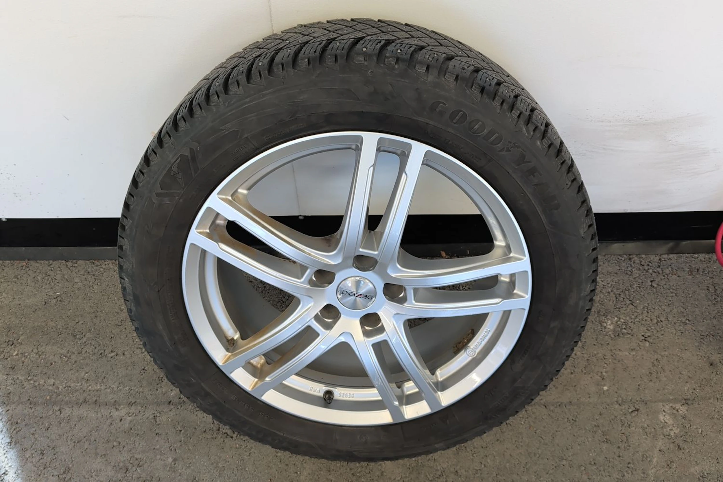 valkoinen Volkswagen ID.4 2022 kuva 10.