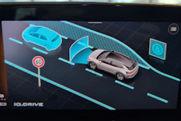 valkoinen Volkswagen ID.4 2022 kuva 14.